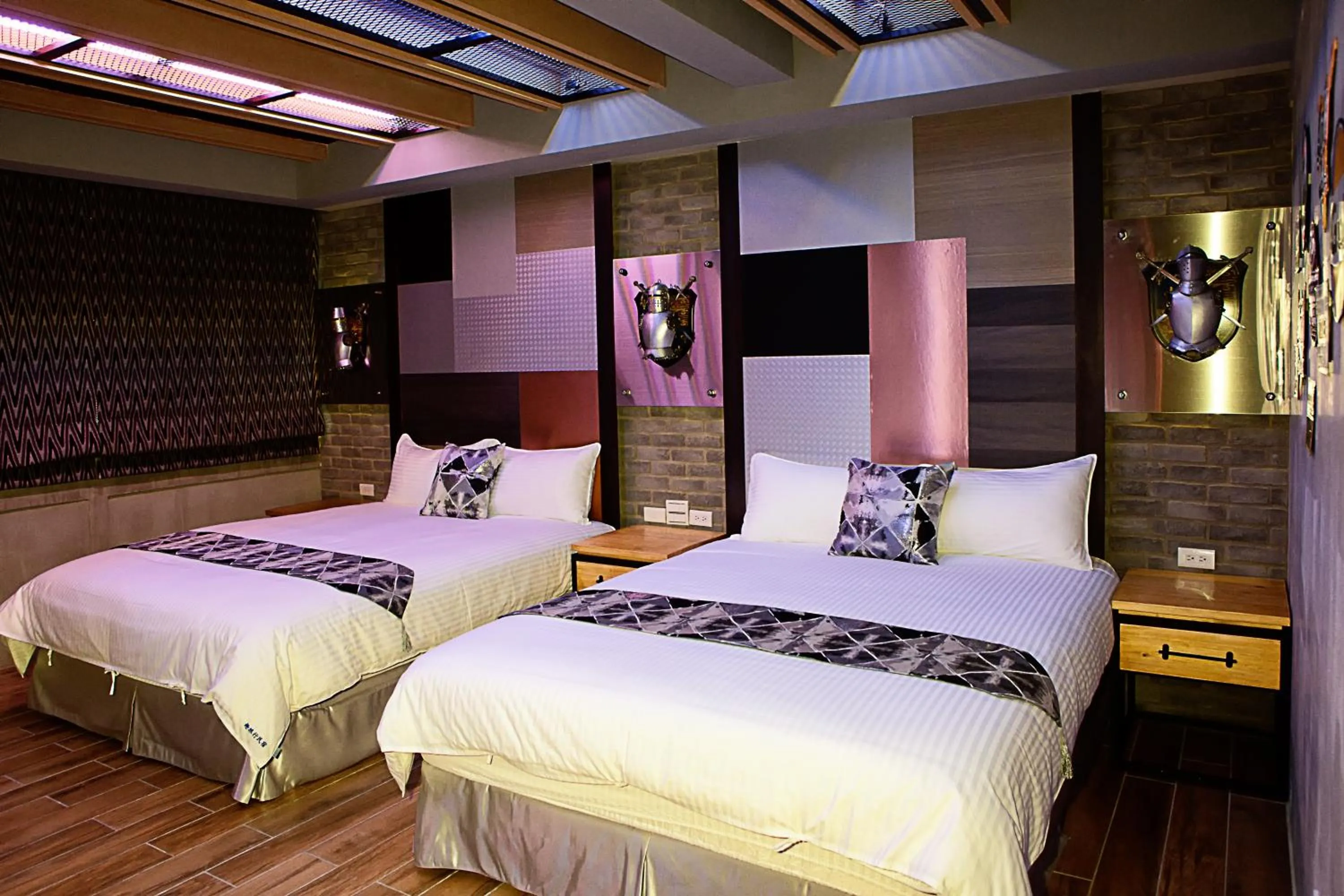 Photo of the whole room in J.T.World