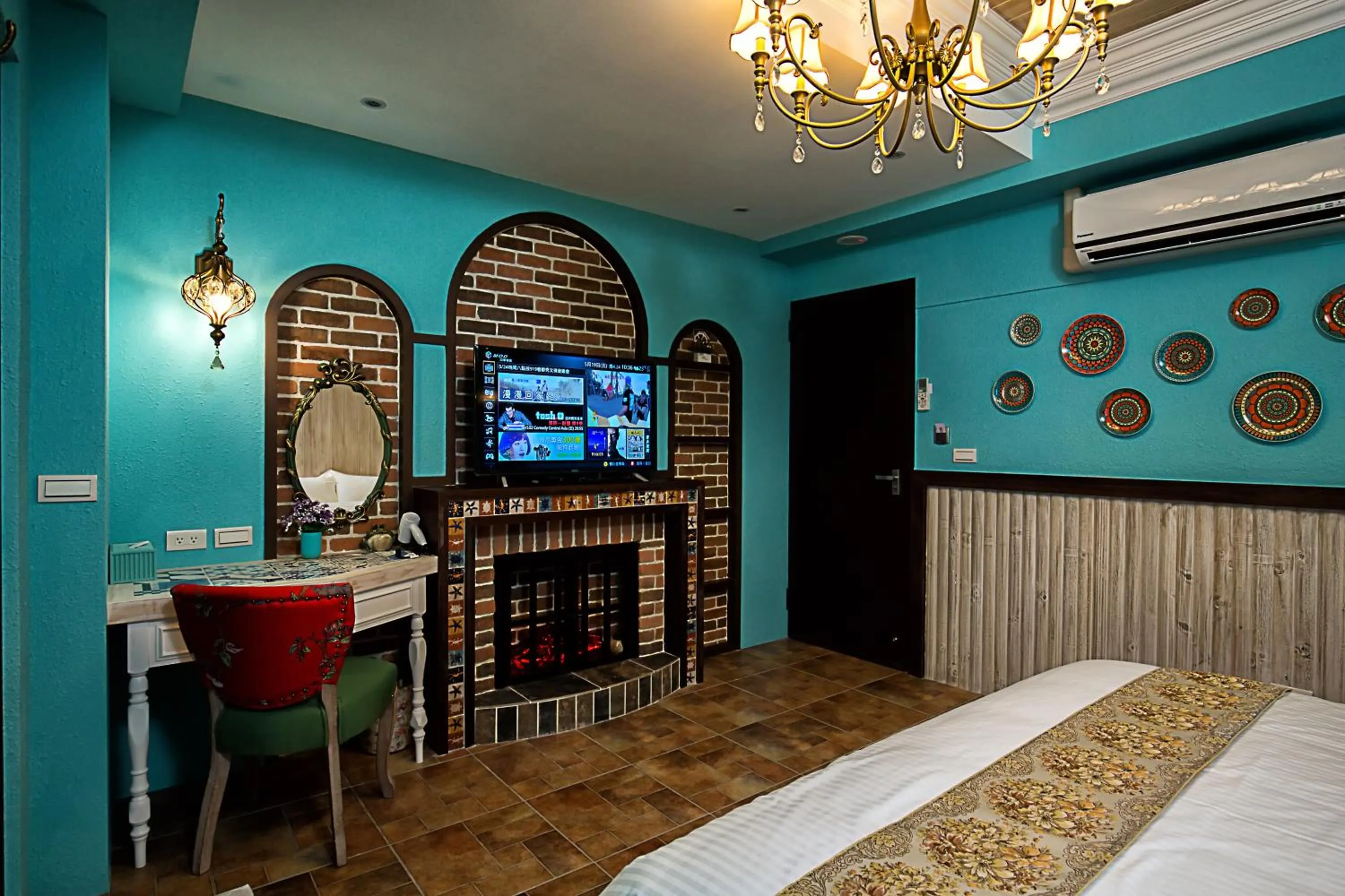 Photo of the whole room in J.T.World