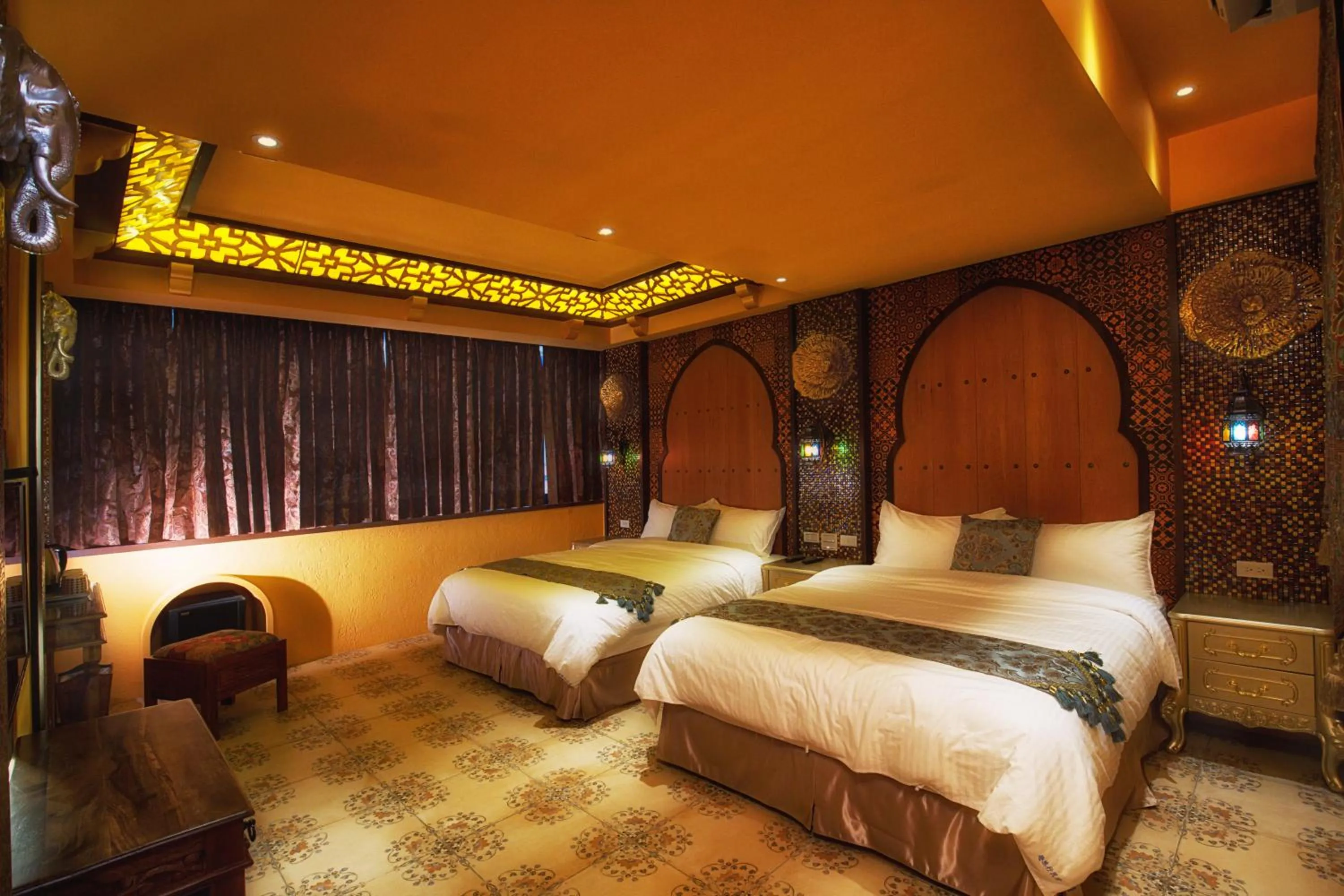 Photo of the whole room in J.T.World