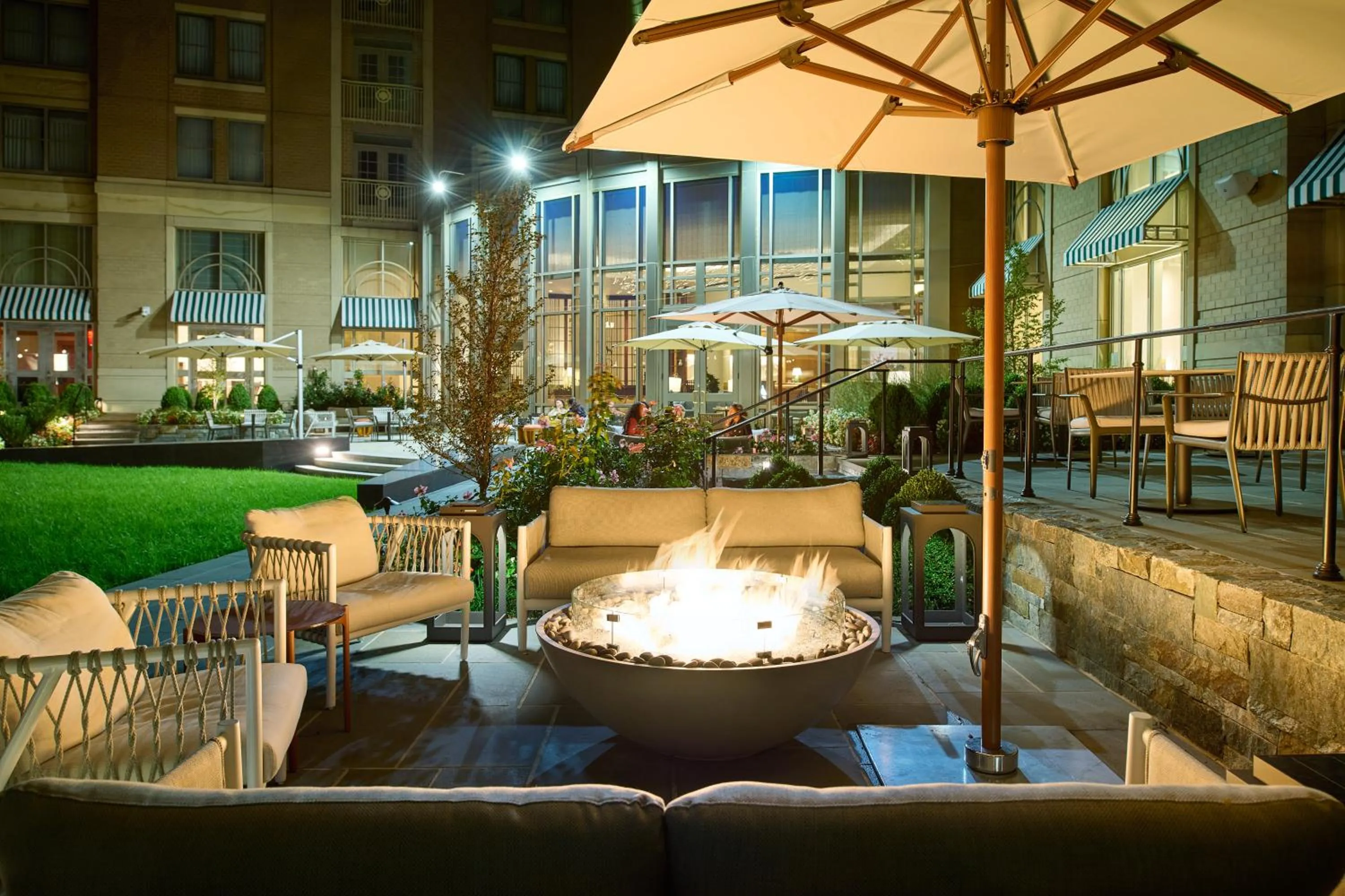 Restaurant/places to eat in Salamander Washington DC