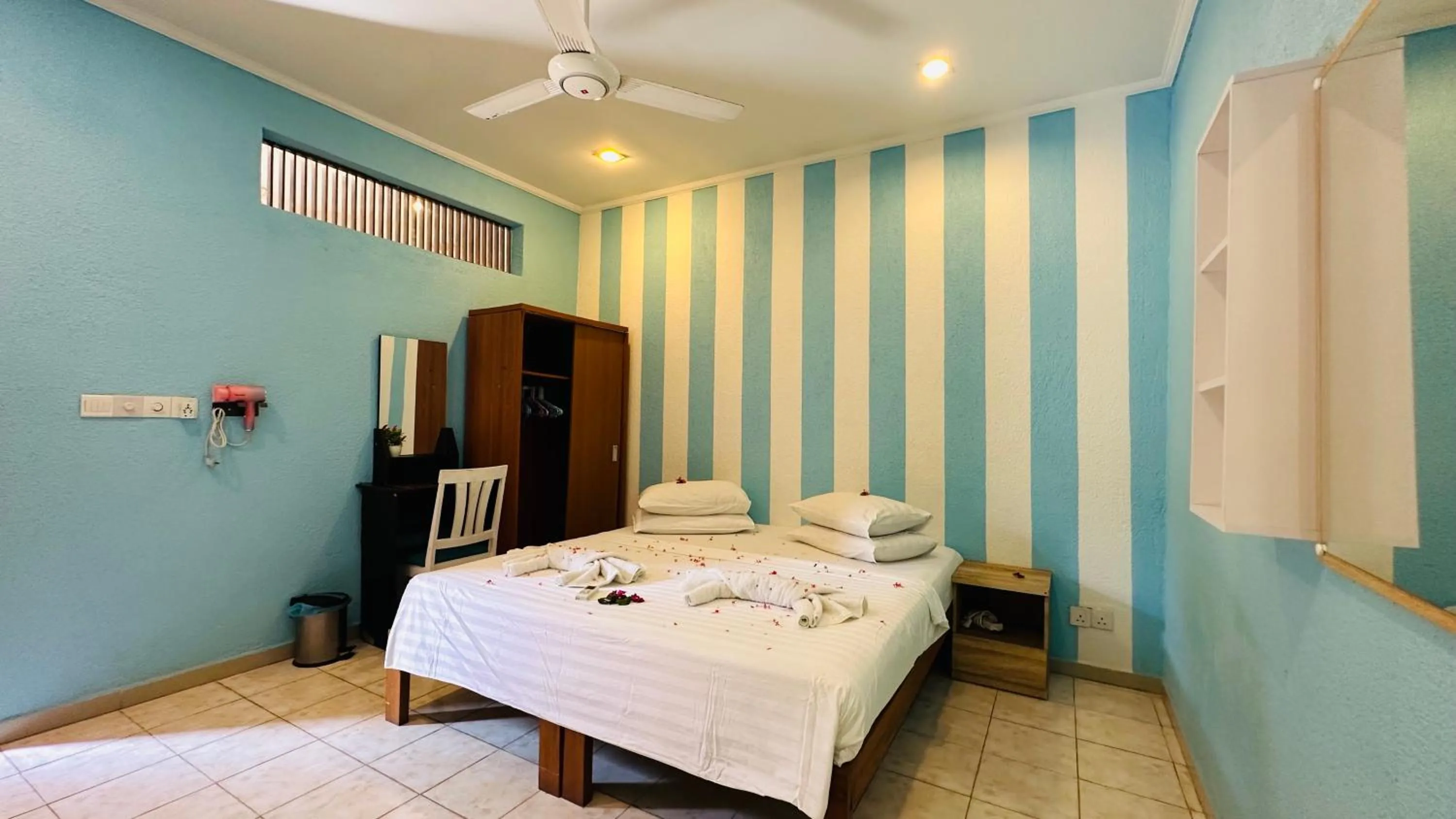 Bed in Midsummer Thulusdhoo