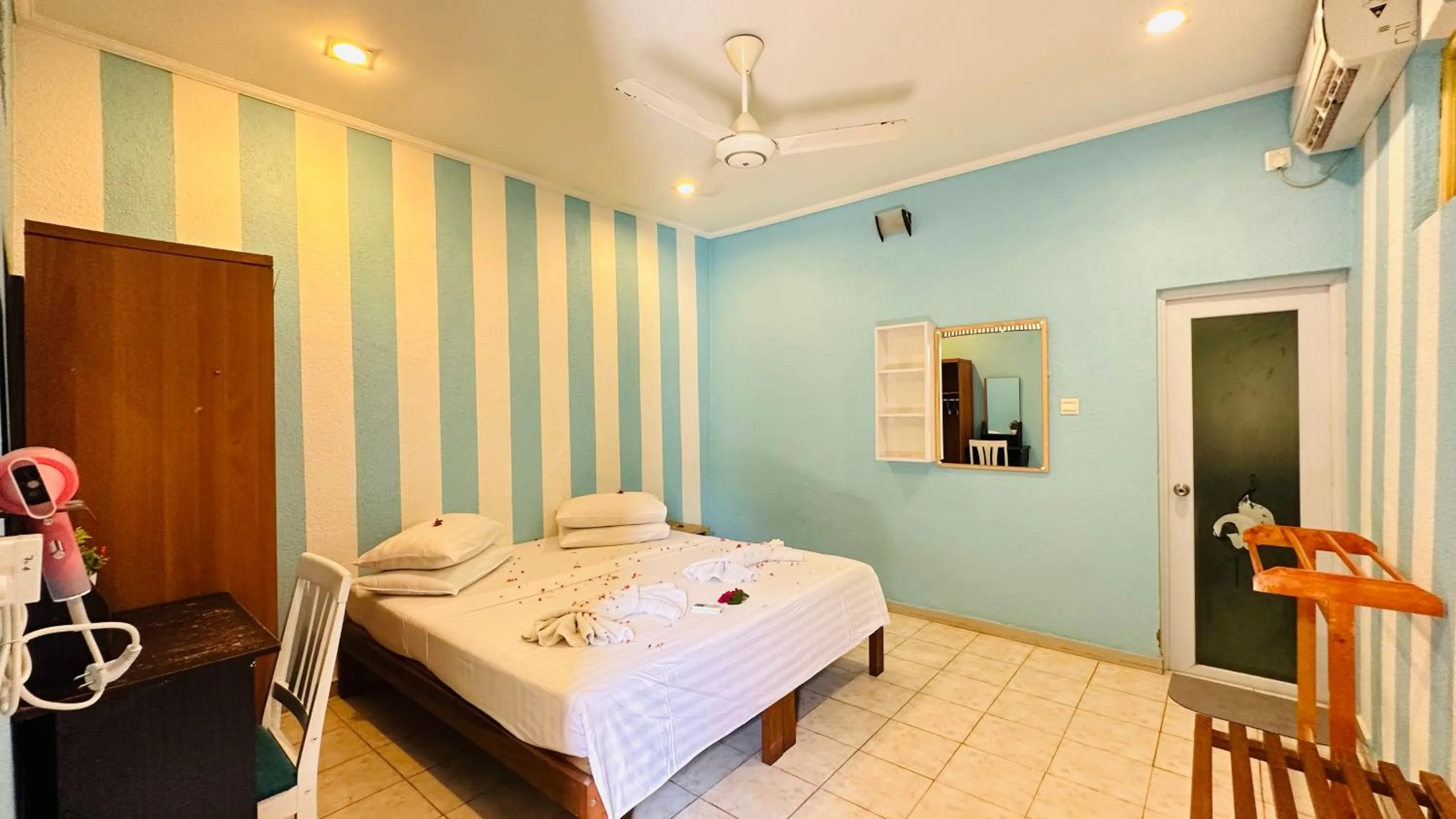 Bed in Midsummer Thulusdhoo