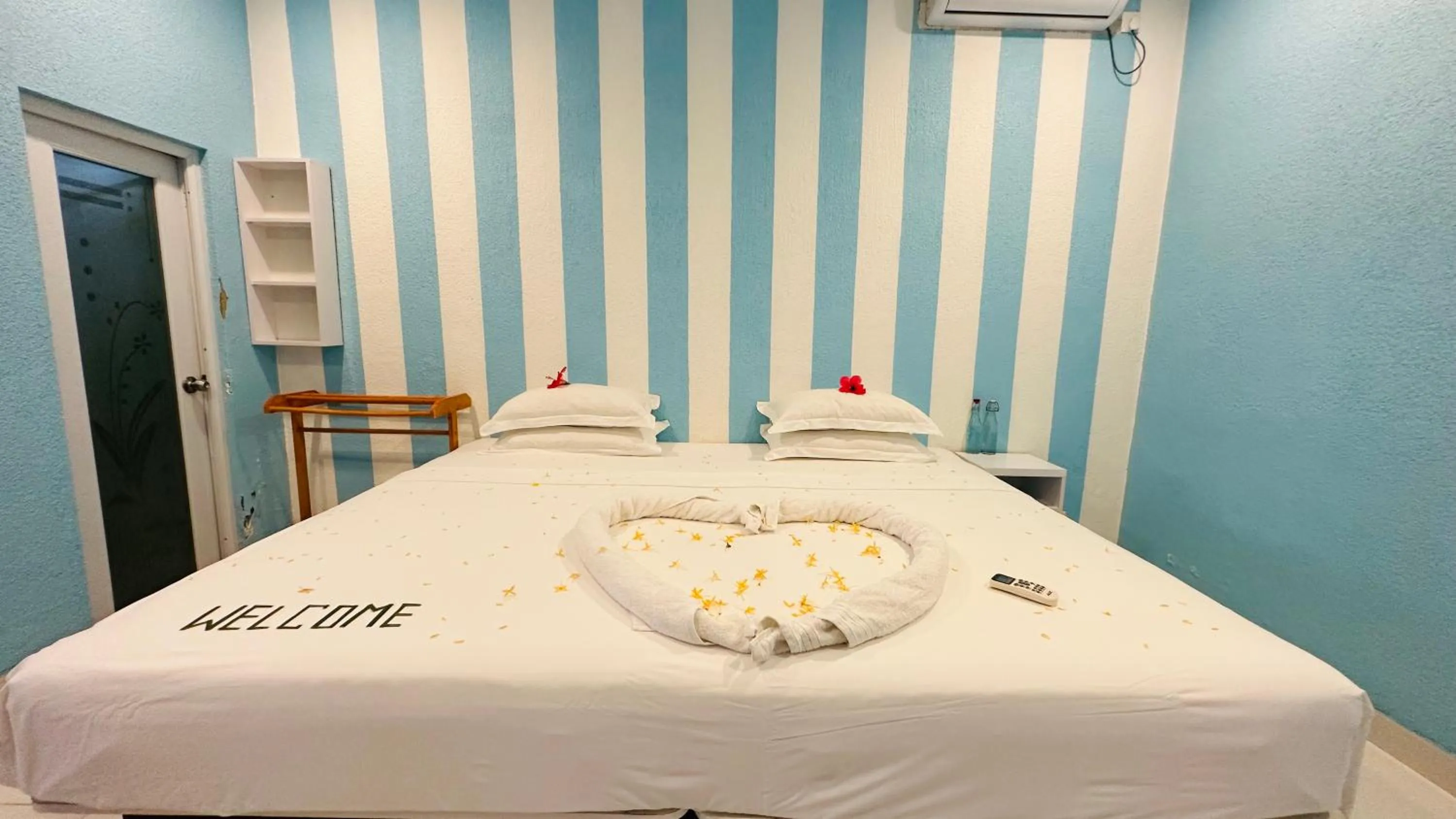 Bed in Midsummer Thulusdhoo