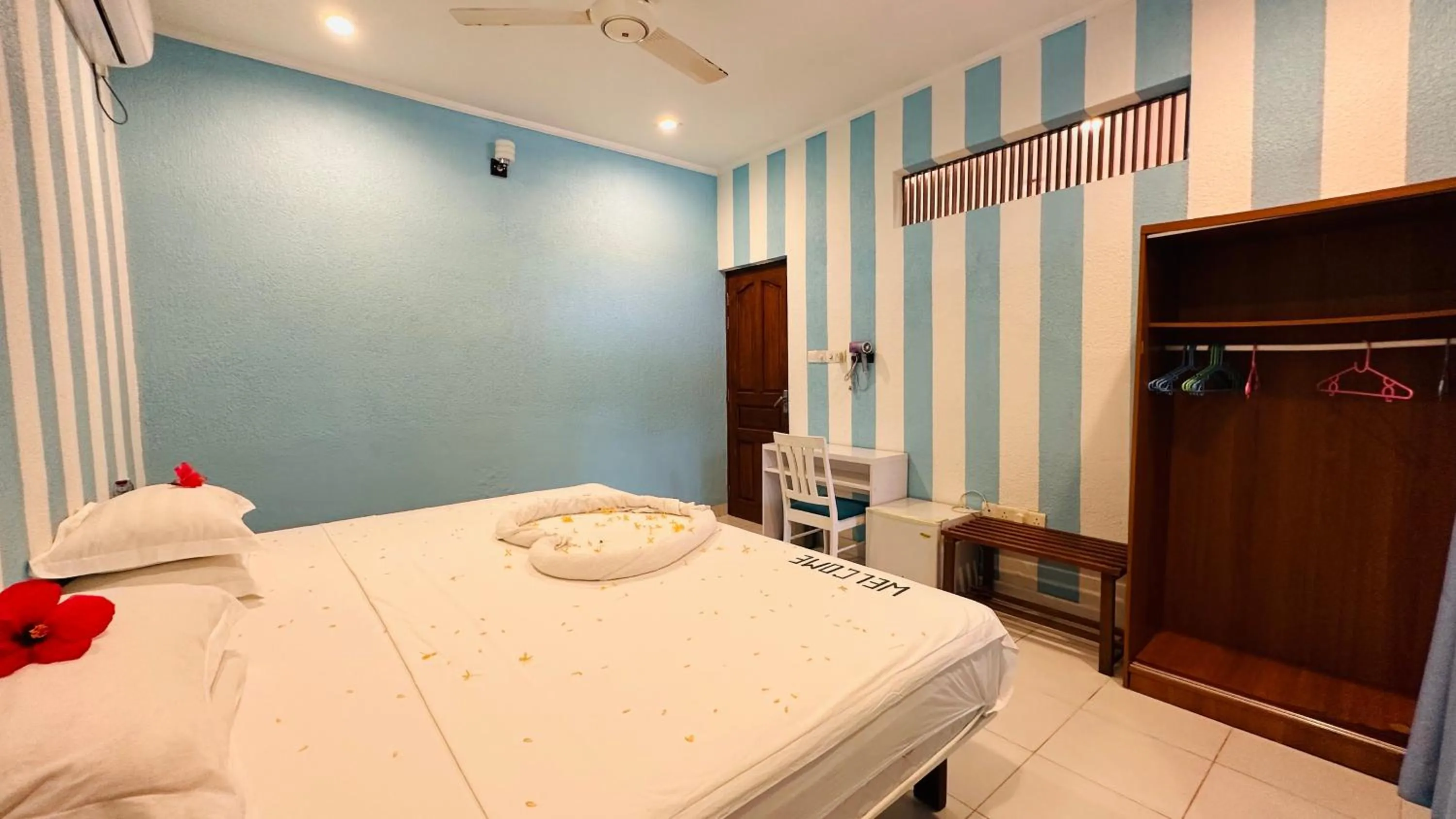 Bed in Midsummer Thulusdhoo
