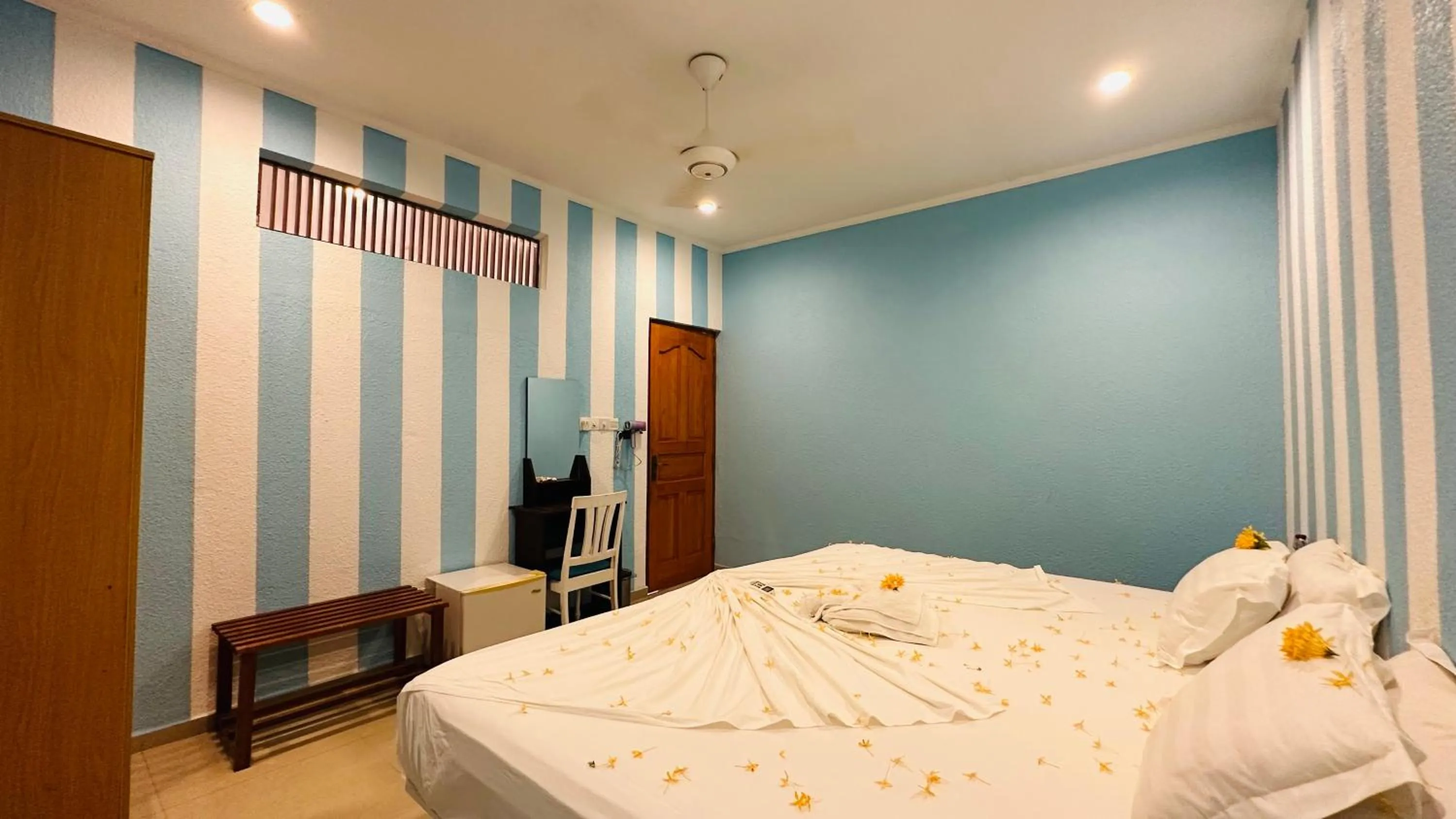 Bed in Midsummer Thulusdhoo