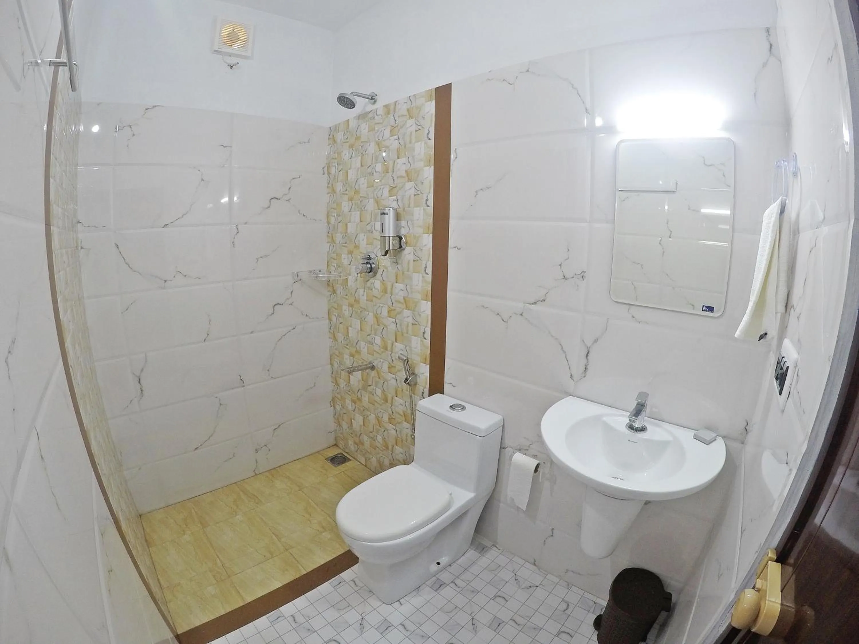 Toilet in Sapphire Club Cherai Beach Villa