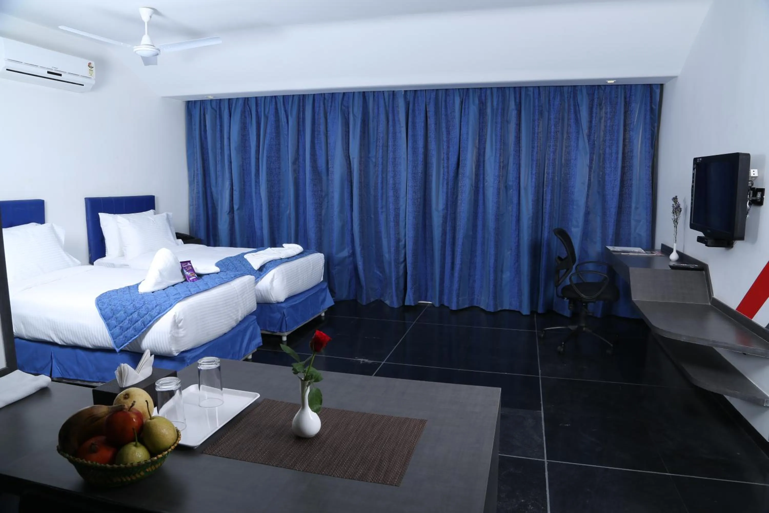 Photo of the whole room, Bed in Days Inn & Suites by Wyndham Bengaluru Whitefield