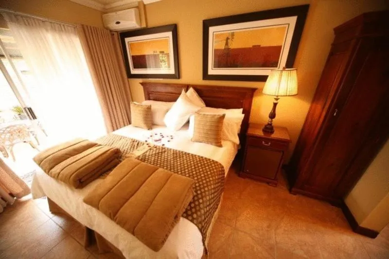 Photo of the whole room in Le Cozmo Guesthouse