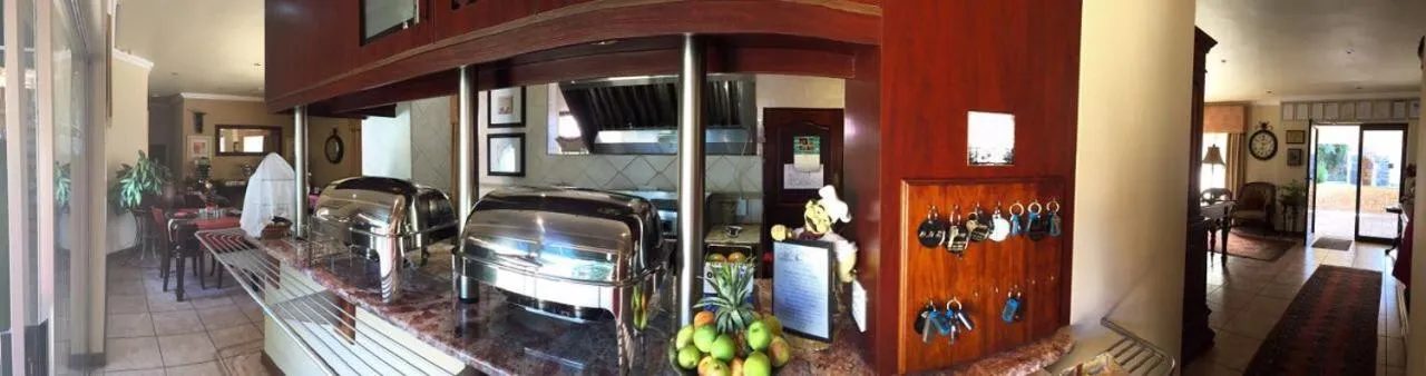 Breakfast in Le Cozmo Guesthouse