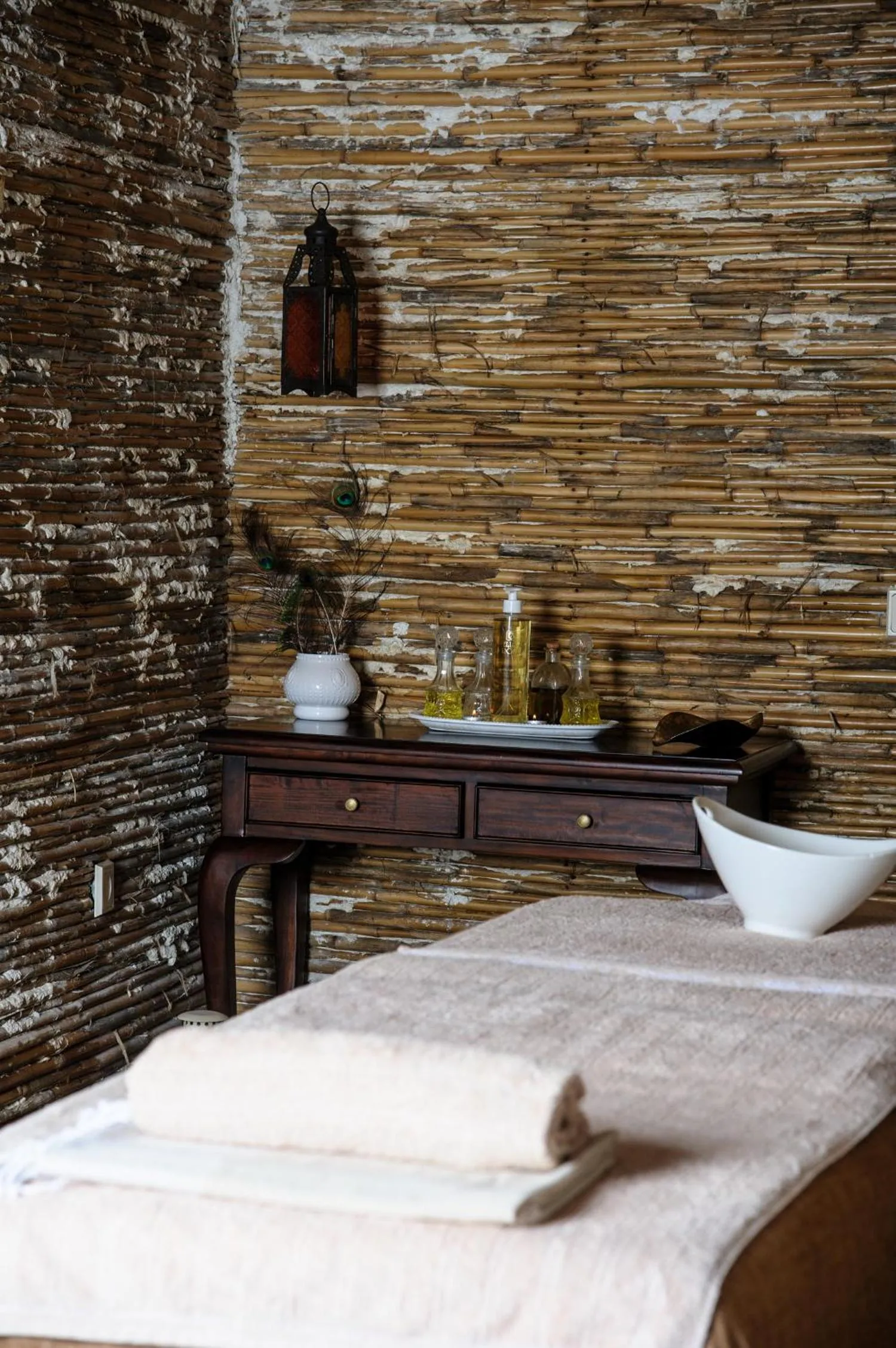 Massage, Bed in Achtis Hotel