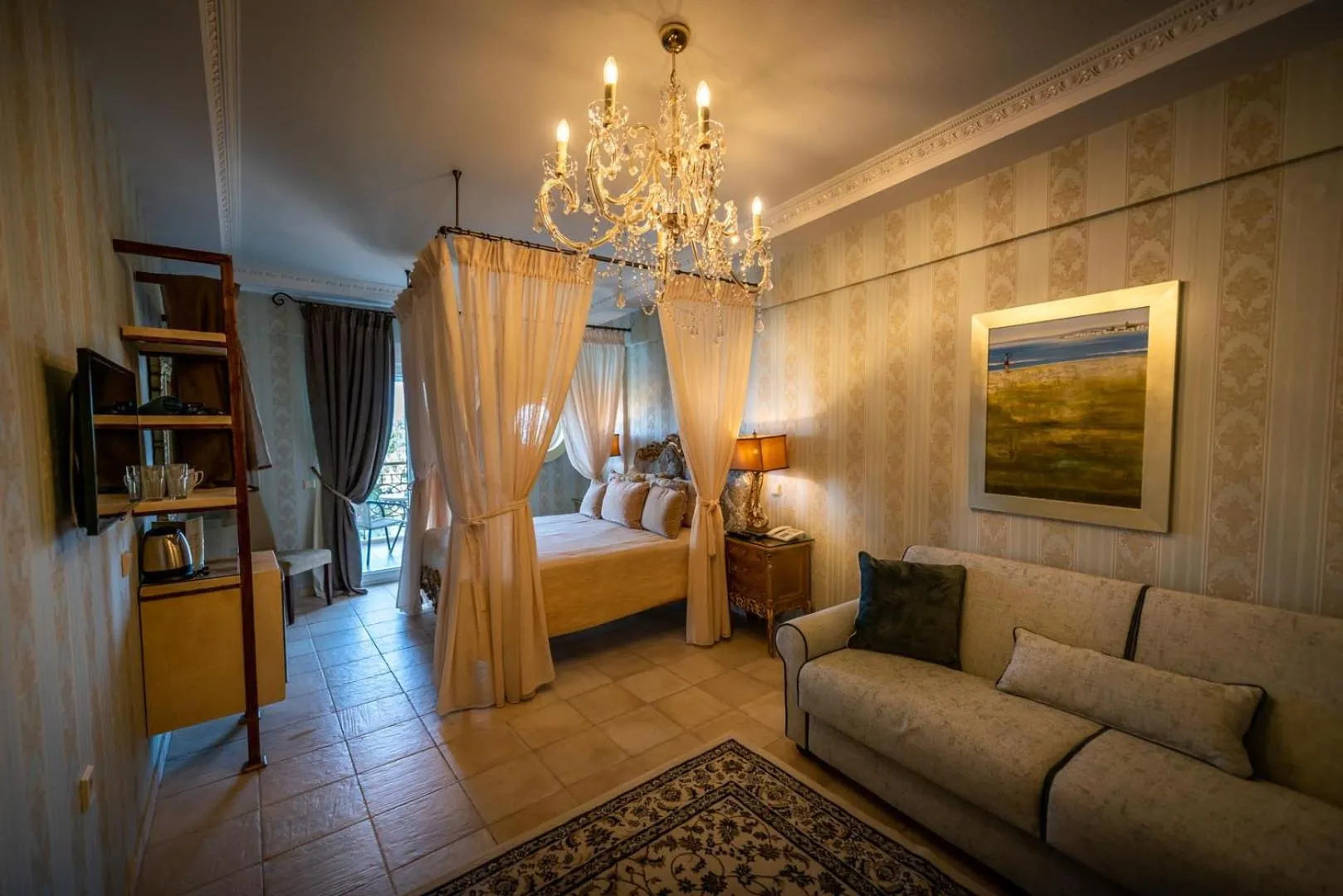 Photo of the whole room, Bed in Achtis Hotel