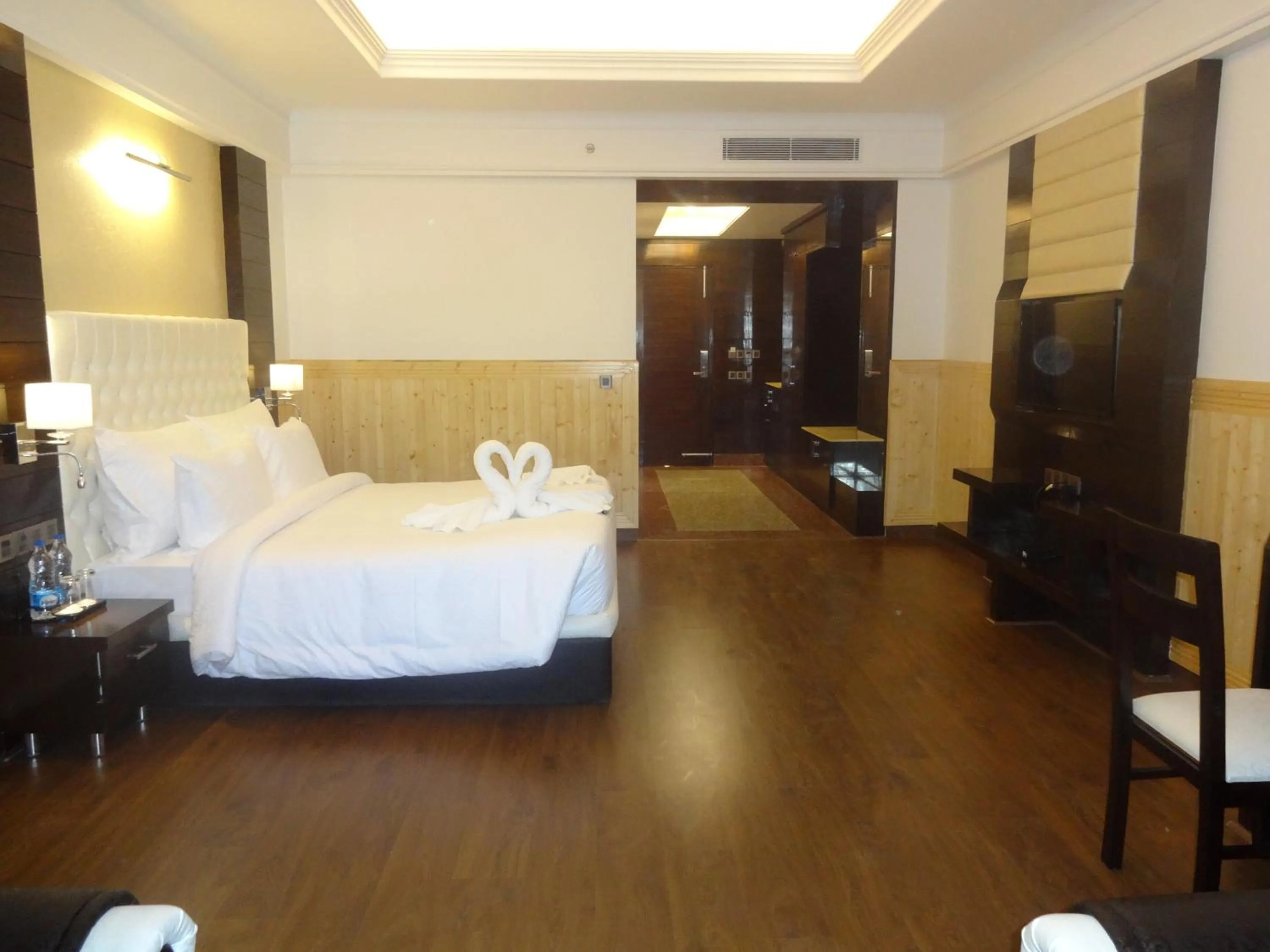 TV and multimedia, Bed in Hotel Dhroov By Mystical Views