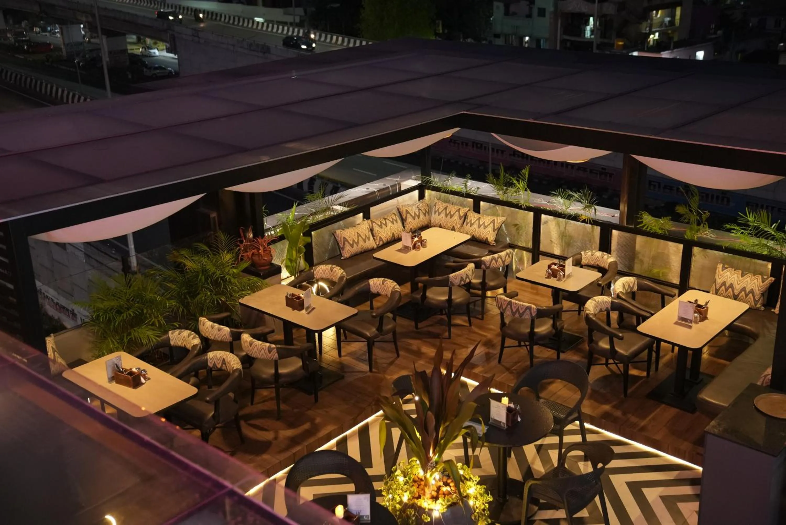 Restaurant/places to eat in Hotel SRR Grand