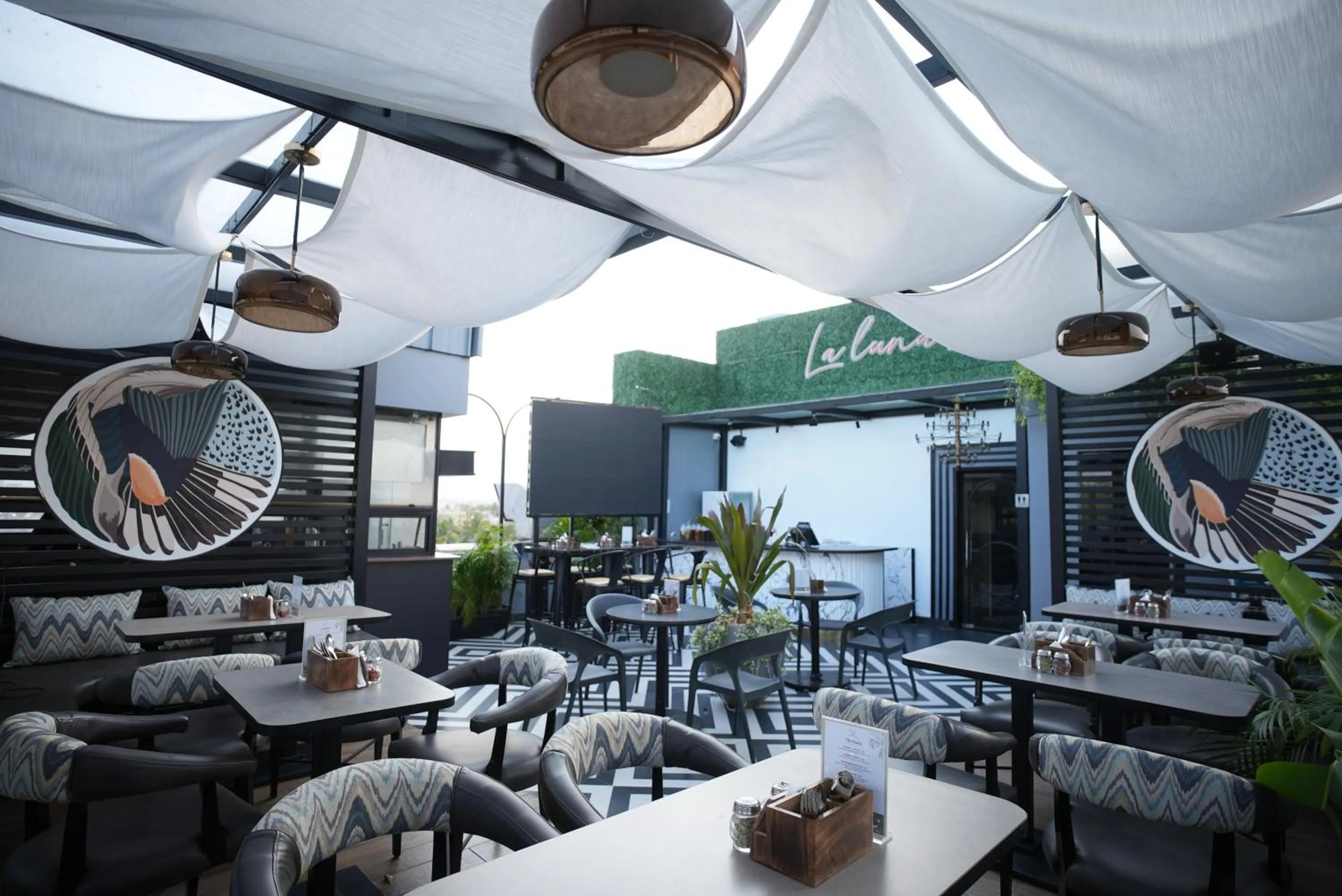 Restaurant/places to eat in Hotel SRR Grand