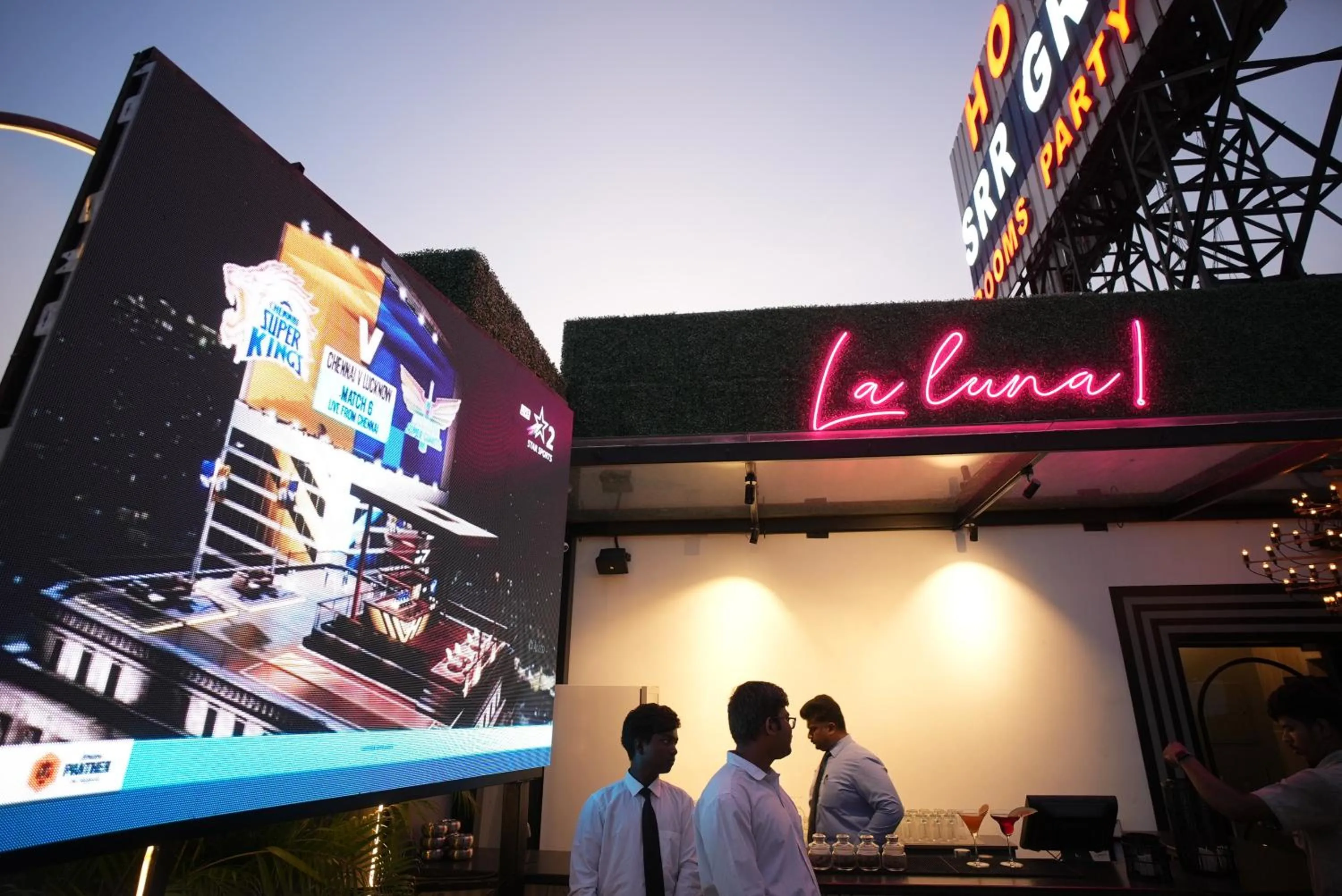 Restaurant/places to eat in Hotel SRR Grand