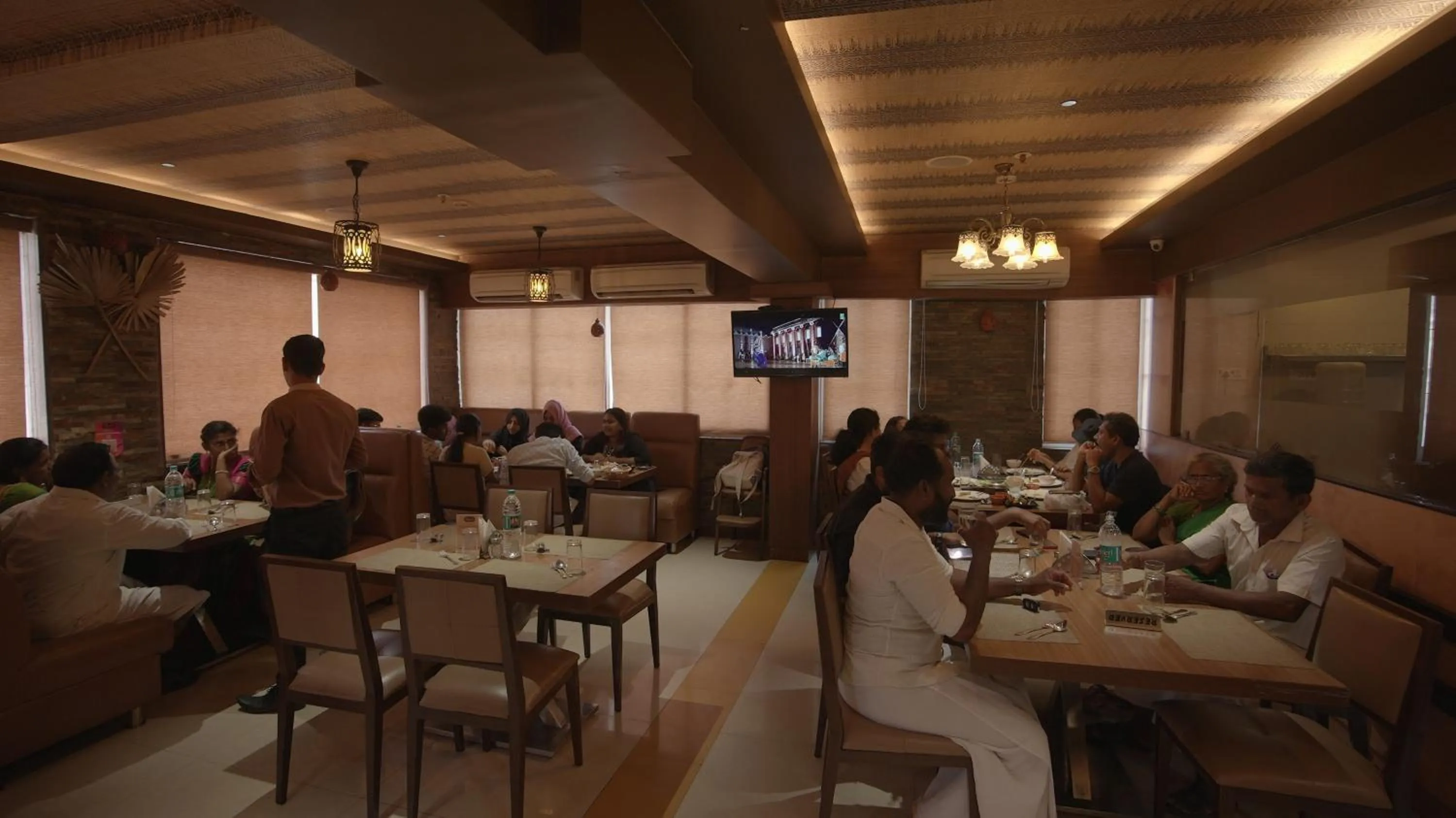 Restaurant/places to eat in Hotel SRR Grand