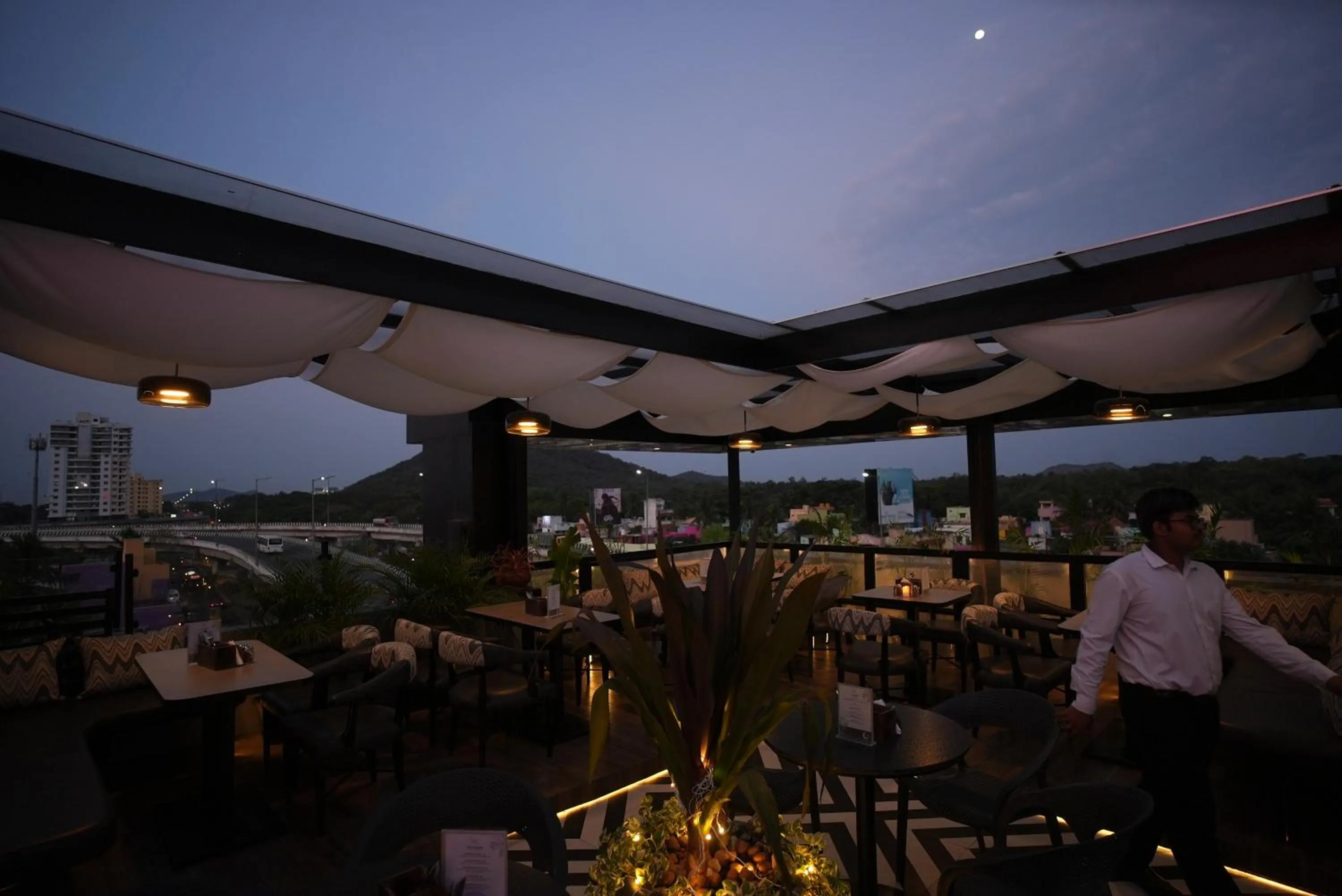 Restaurant/places to eat in Hotel SRR Grand