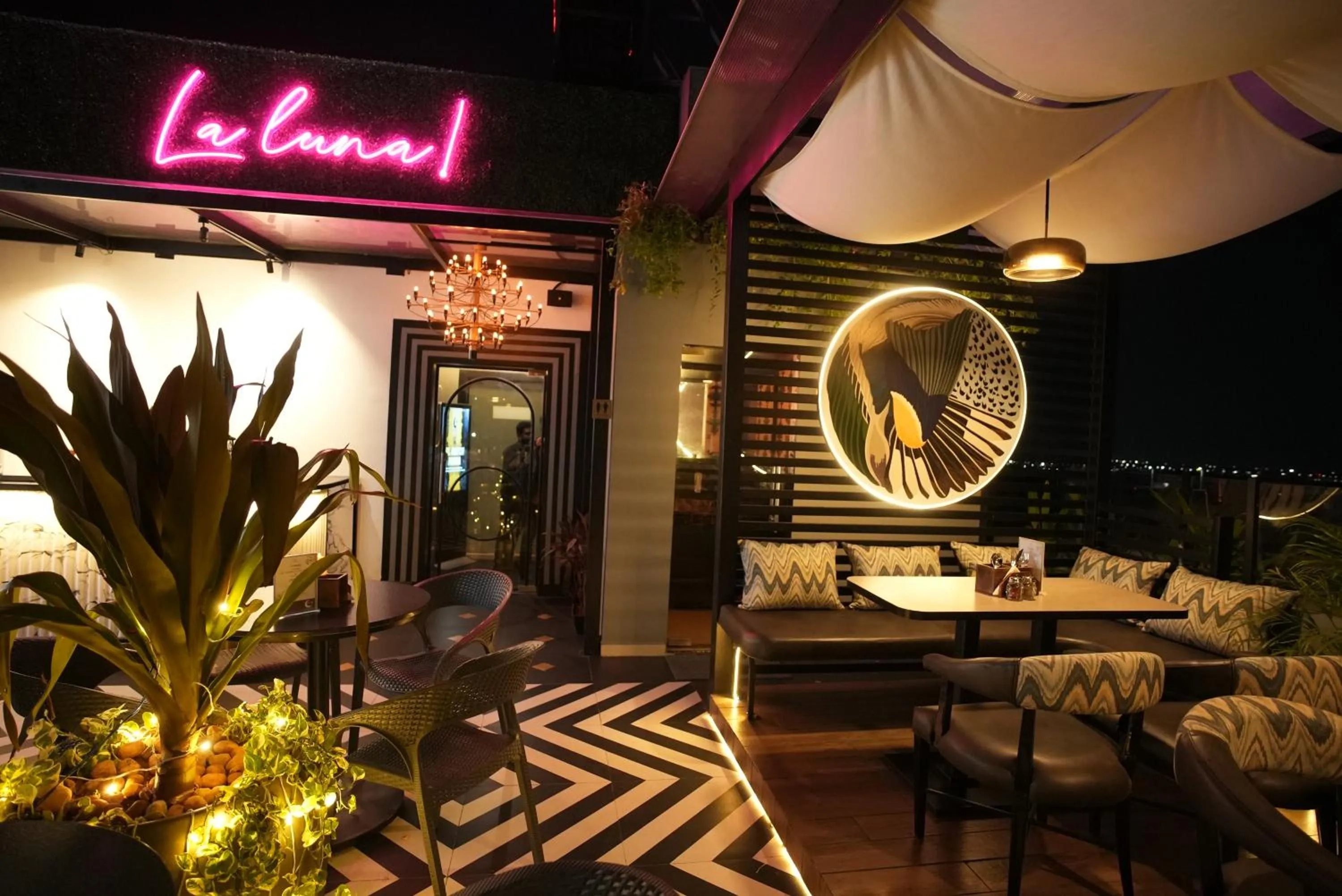 Restaurant/places to eat in Hotel SRR Grand