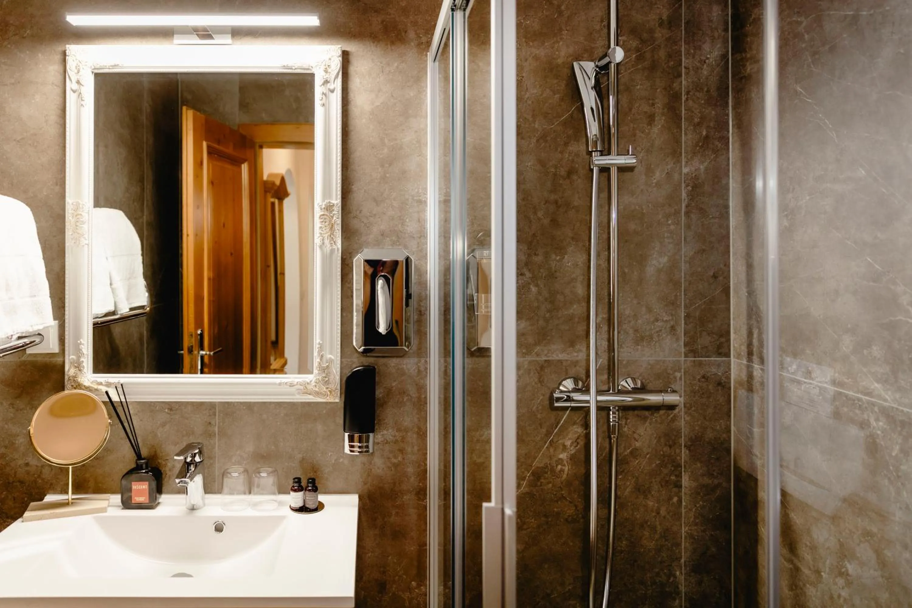 Shower in Boutiquehotel Hubertushof