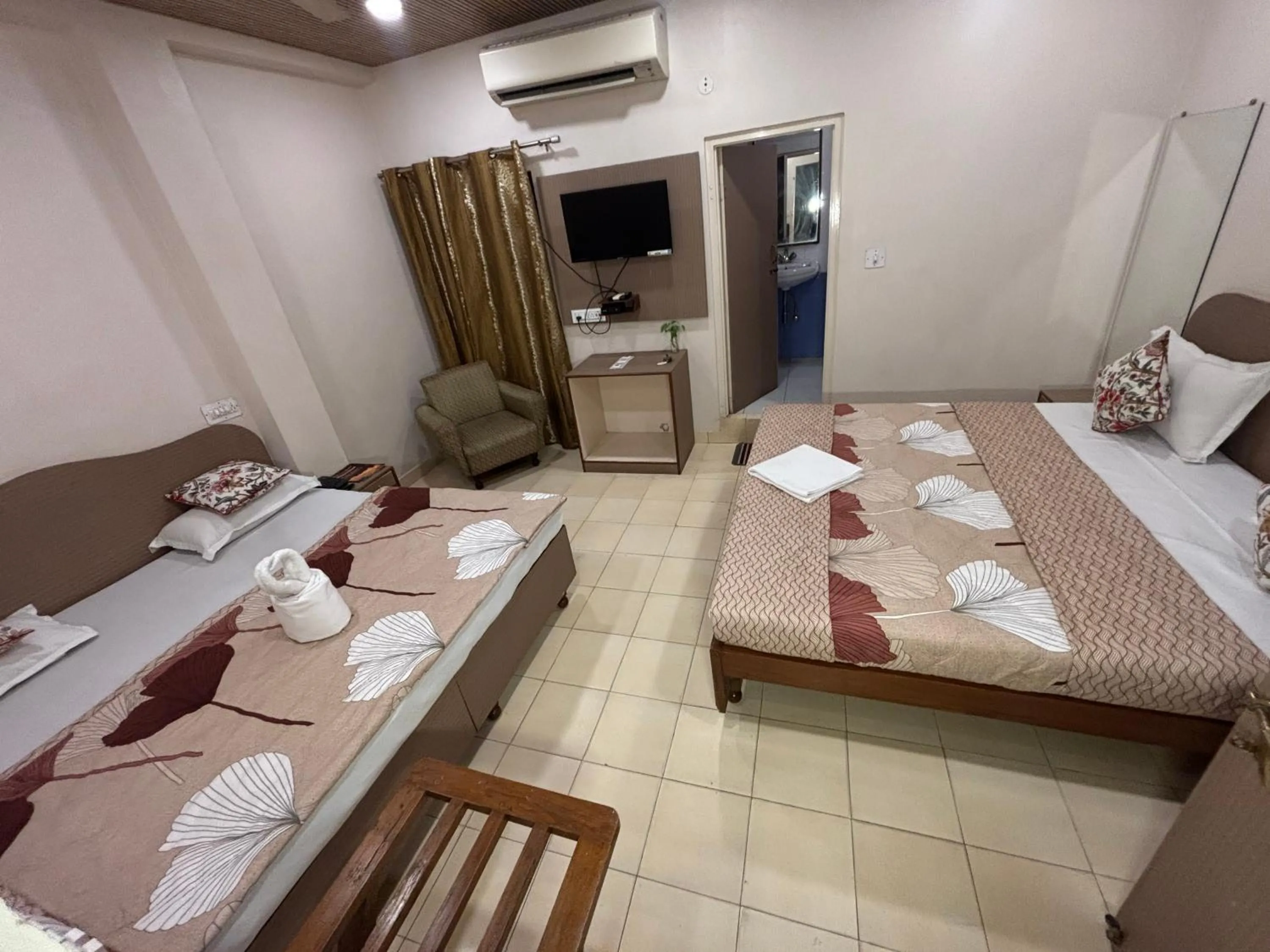 TV and multimedia, Bed in Hotel City Home - A Heritage Hotel