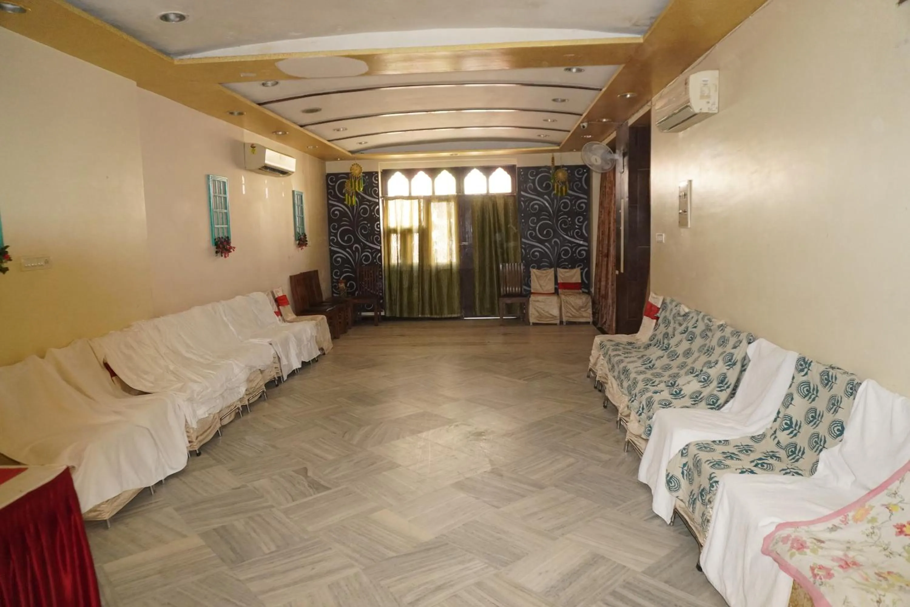 Restaurant/places to eat, Bed in Hotel City Home - A Heritage Hotel