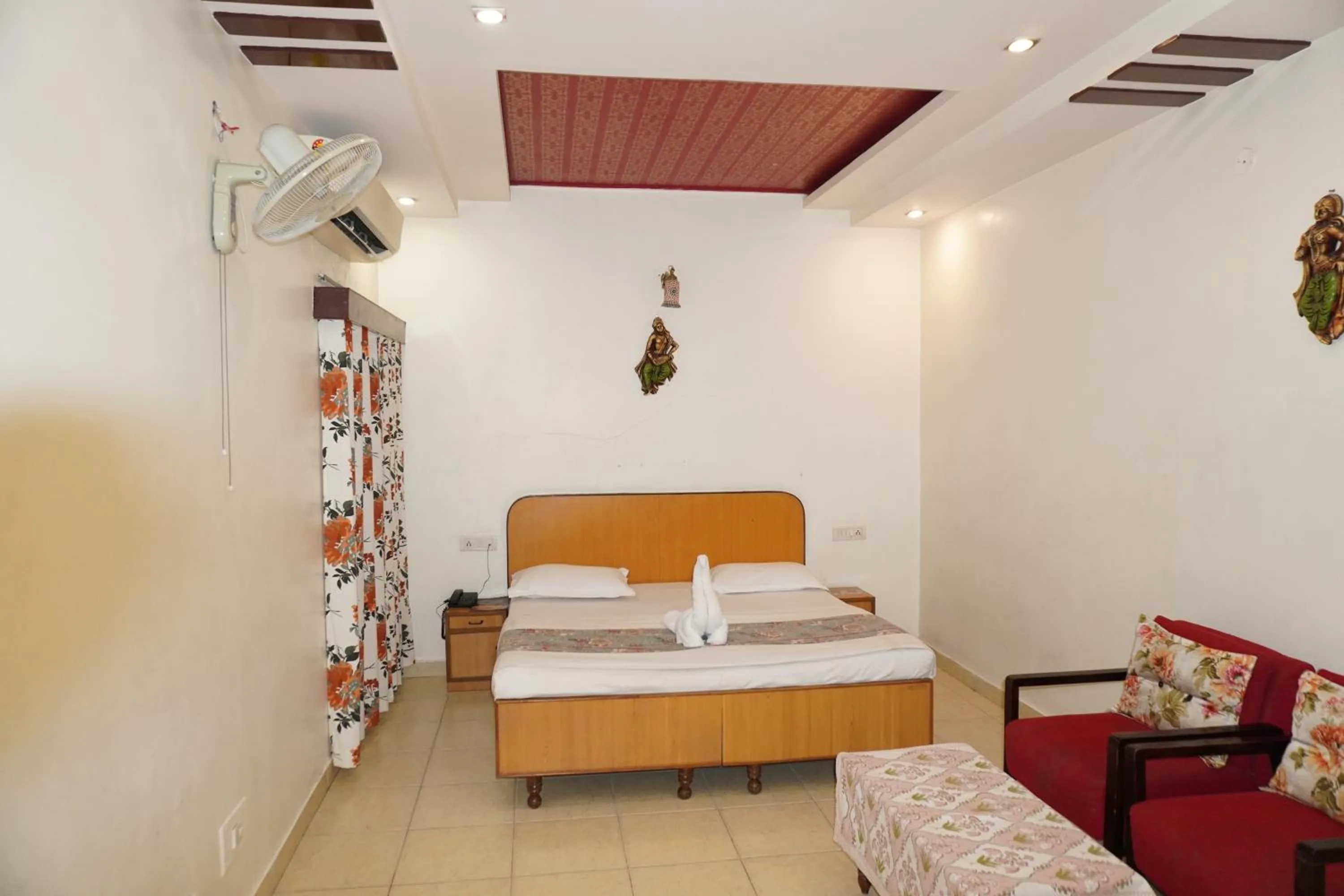 Photo of the whole room, Bed in Hotel City Home - A Heritage Hotel