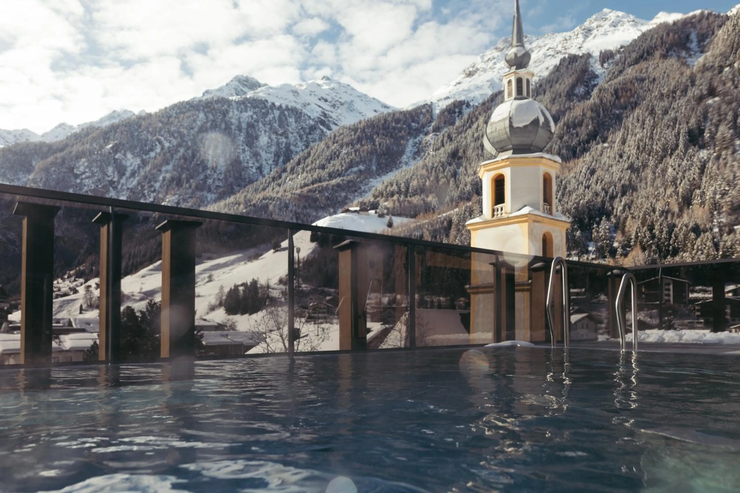 Swimming pool in Hotel Kirchenwirt
