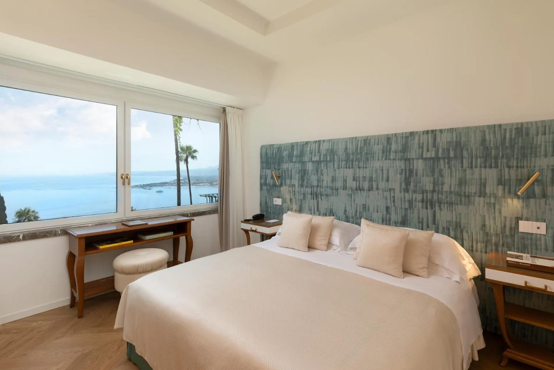 View (from property/room), Bed in Hotel Villa Belvedere