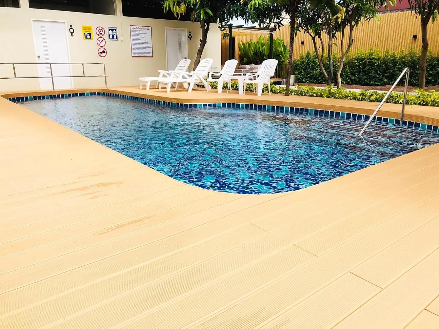 Swimming pool in Ingnaam Hotel