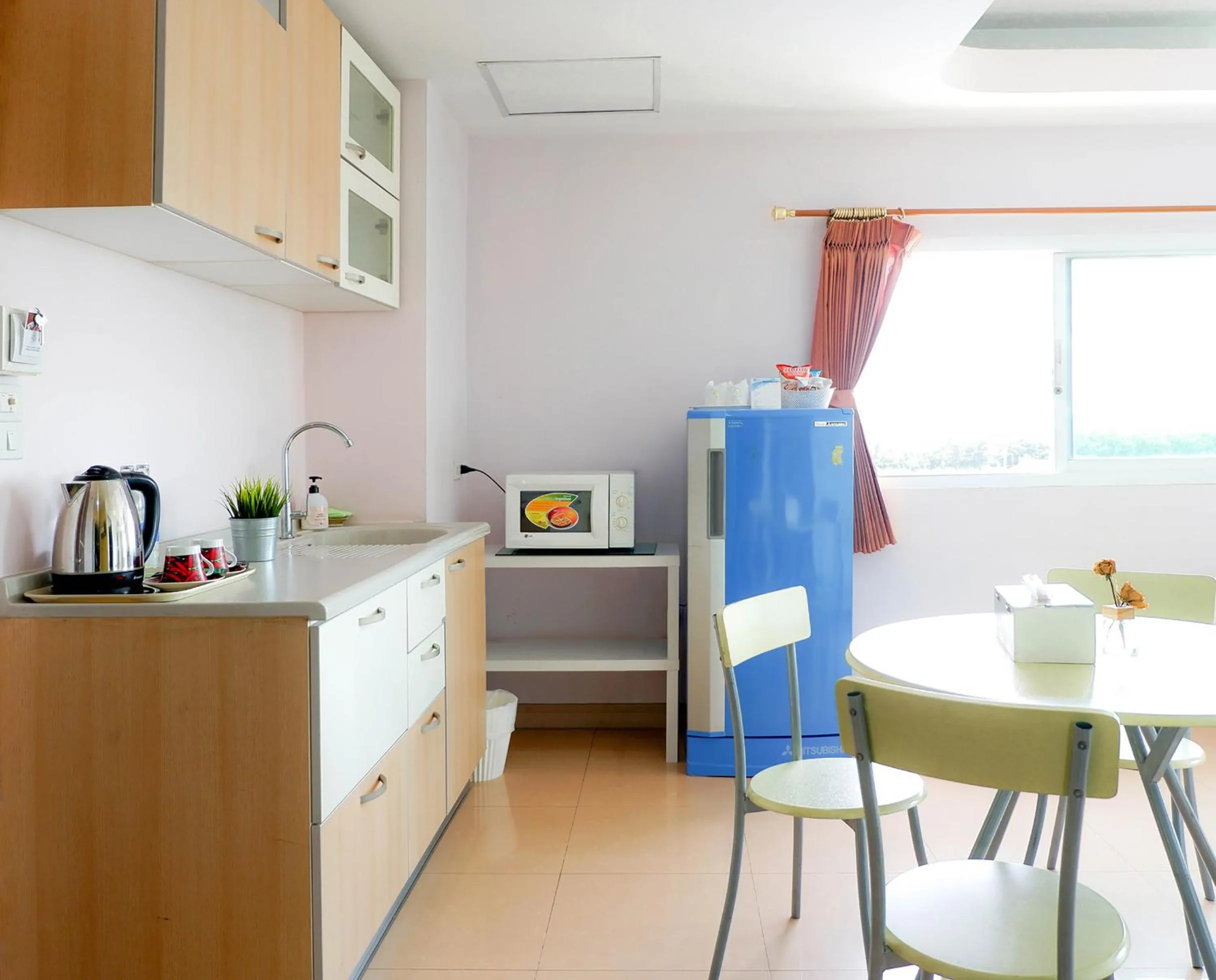 Kitchen or kitchenette in Ingnaam Hotel
