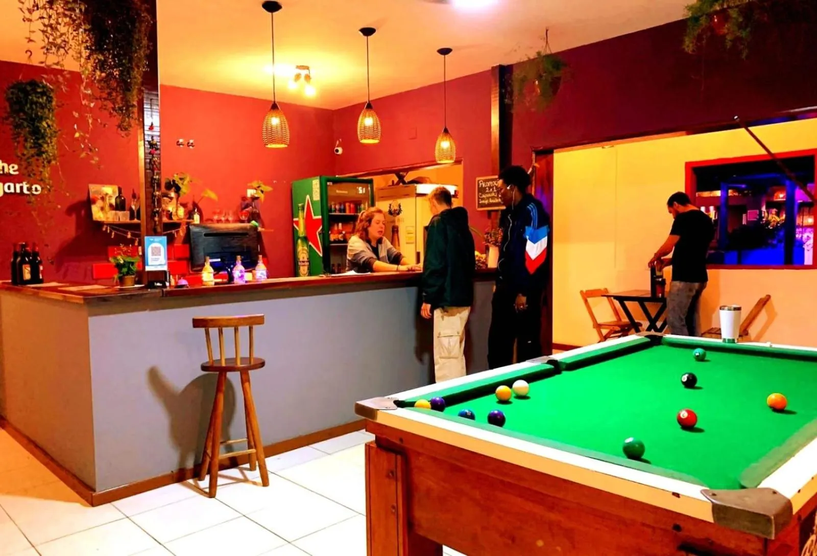 People in Che Lagarto Paraty