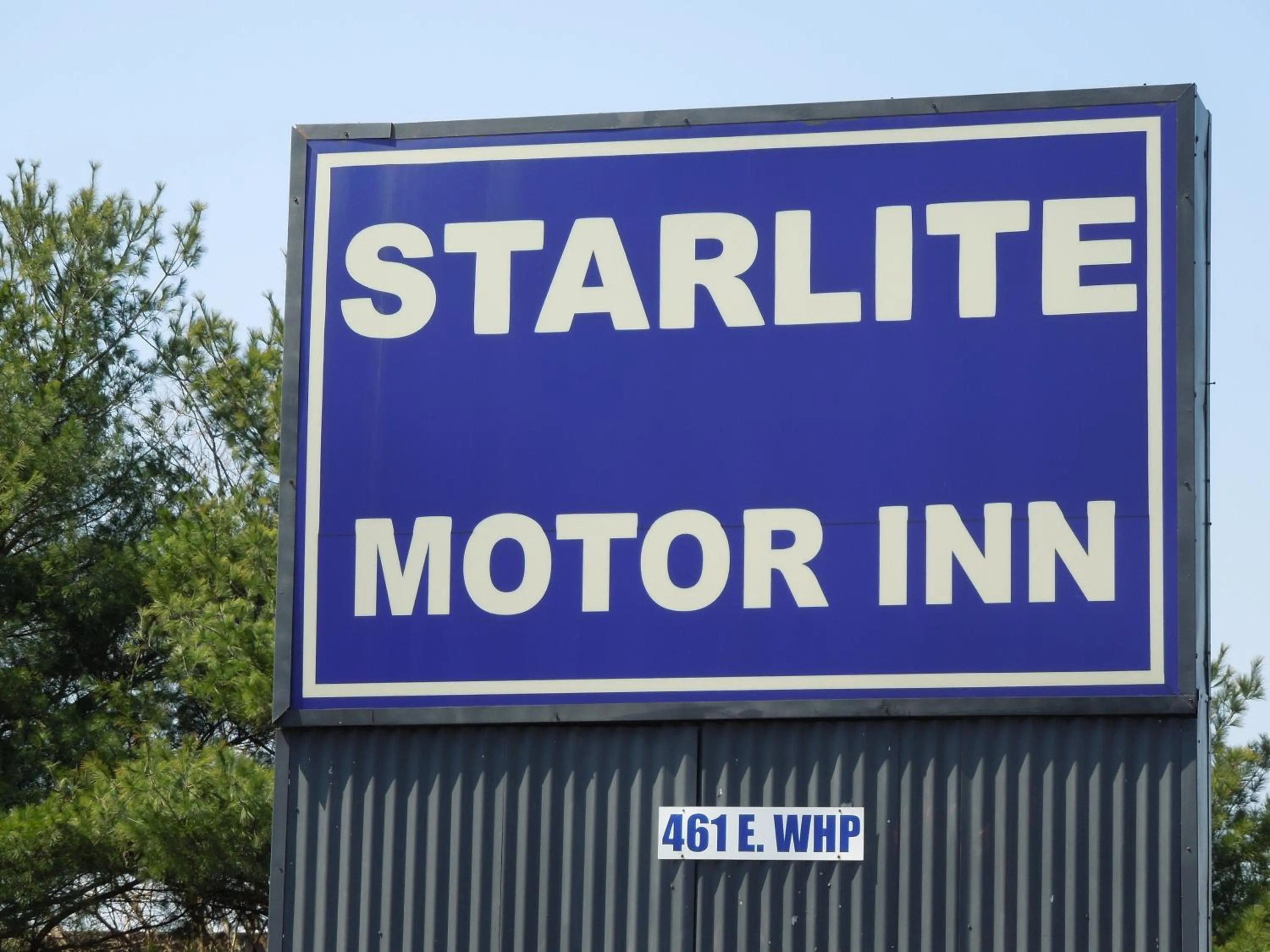 Day in Starlite Motor Inn