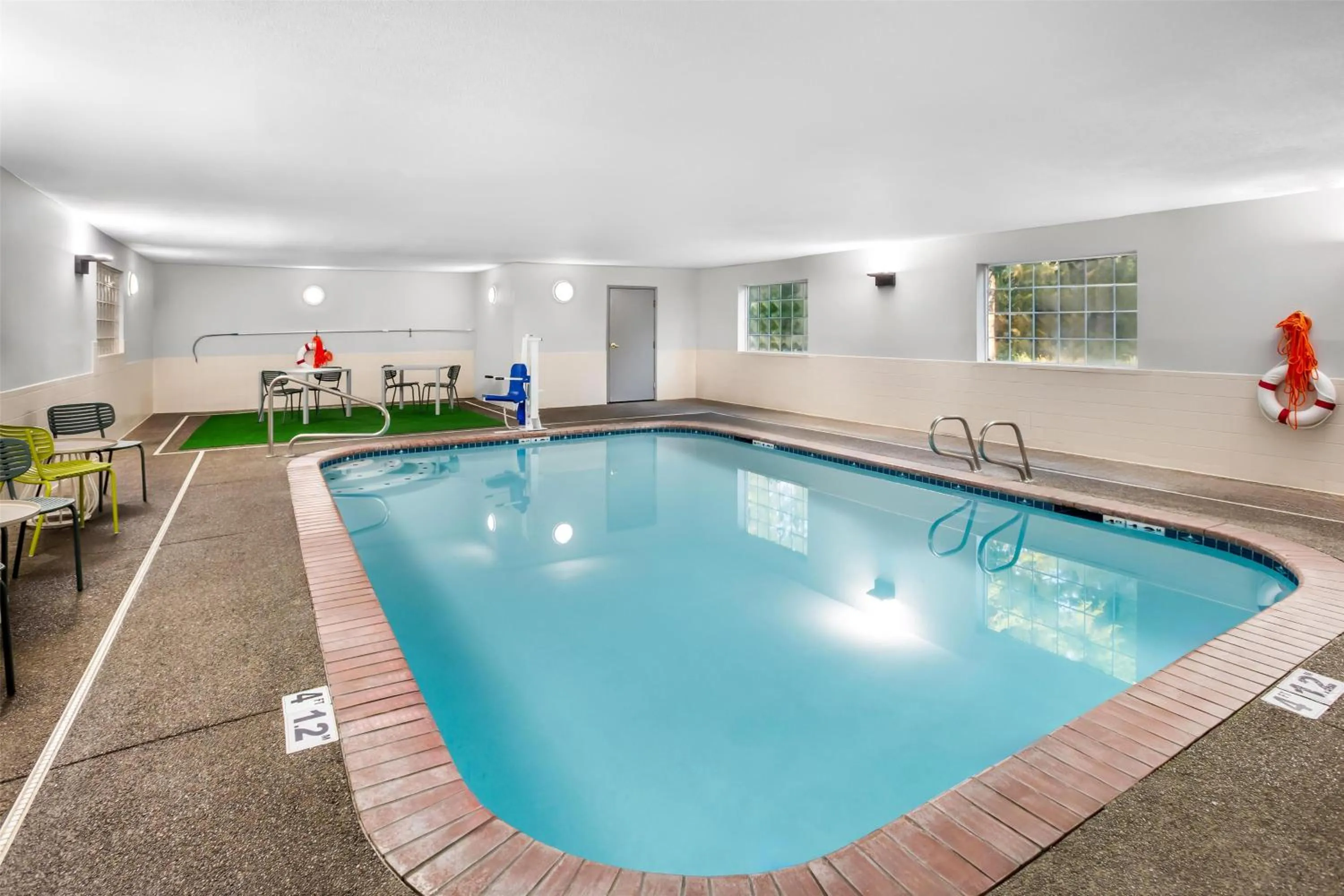 Pool view in Spark by Hilton Tumwater