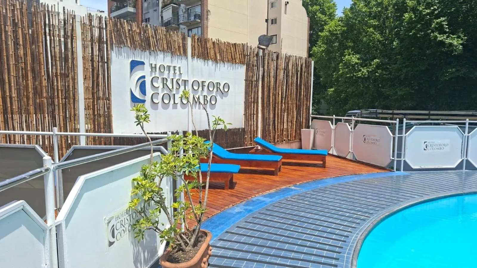 Swimming pool in Hotel Cristoforo Colombo
