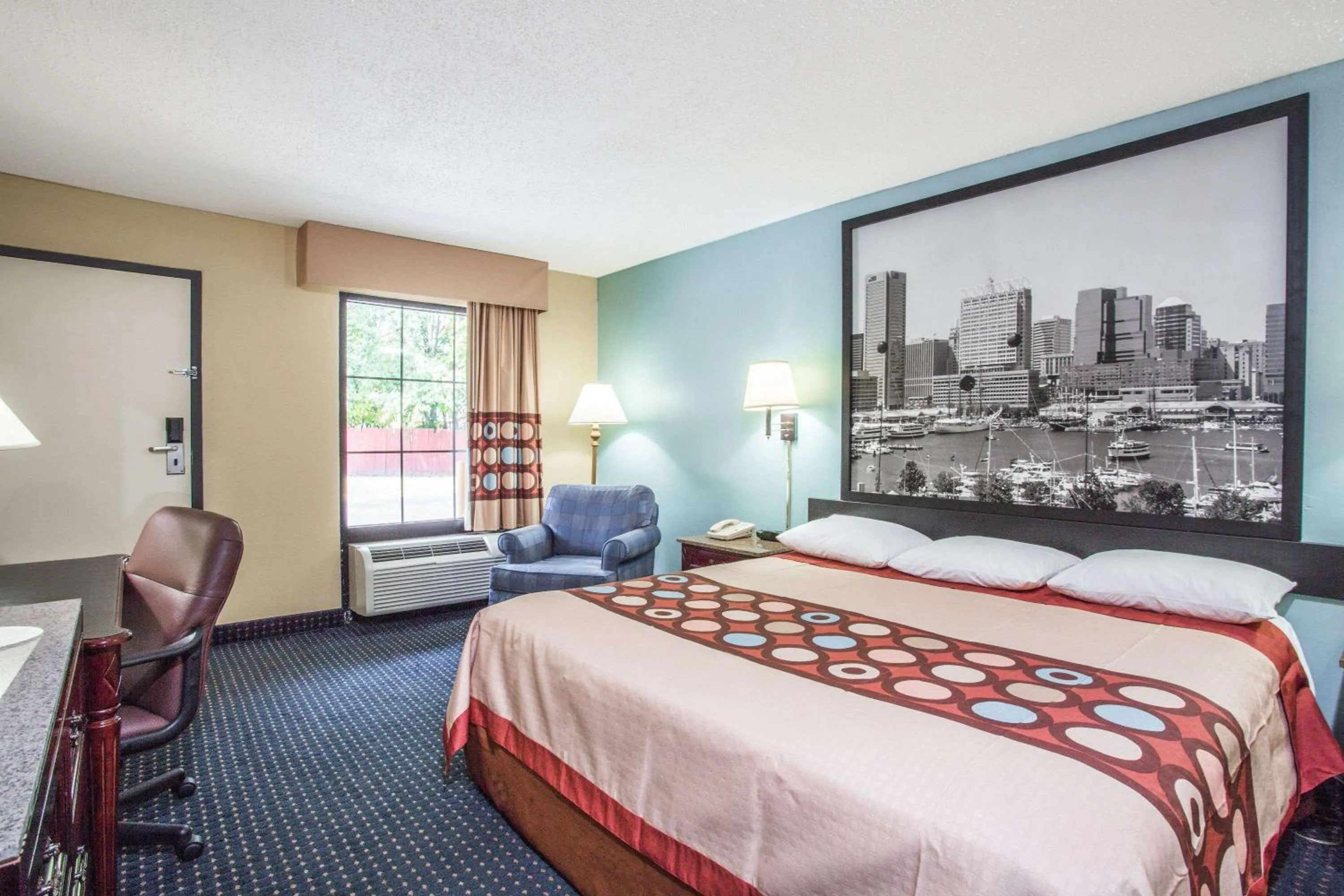 Photo of the whole room, Bed in Super 8 by Wyndham Camp Springs/Andrews AFB DC Area