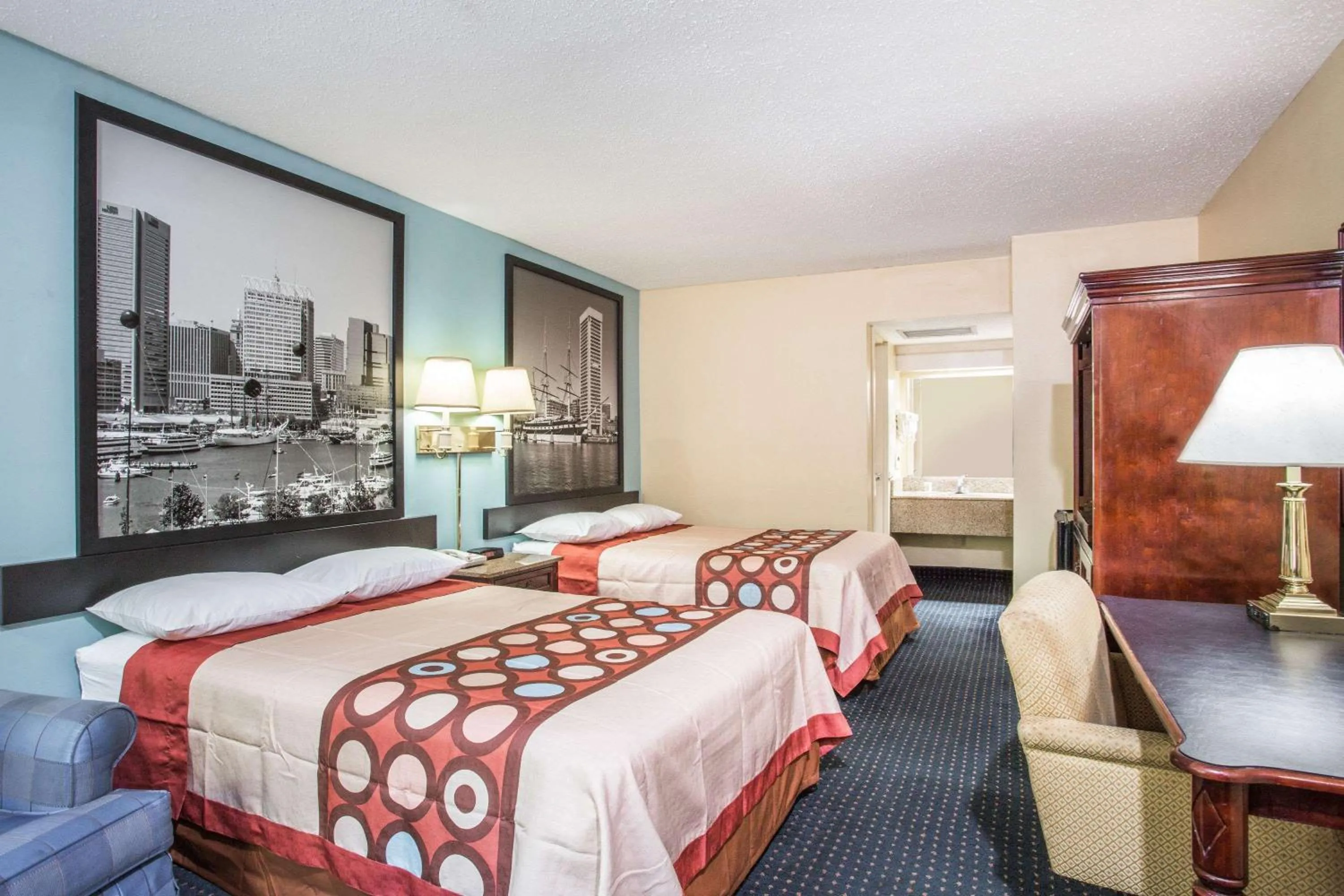 Photo of the whole room, Bed in Super 8 by Wyndham Camp Springs/Andrews AFB DC Area