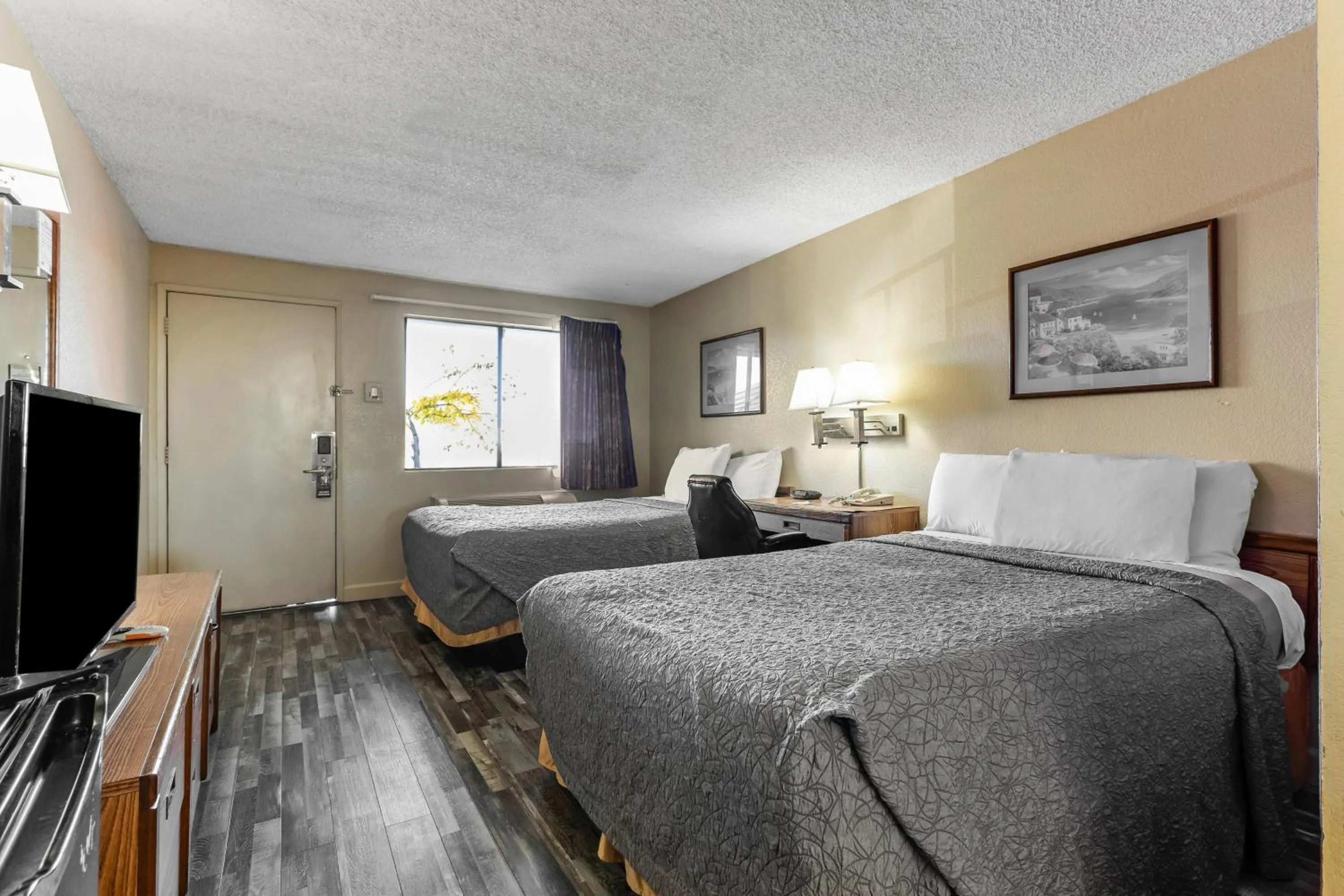 Bed in Knights Inn Madera