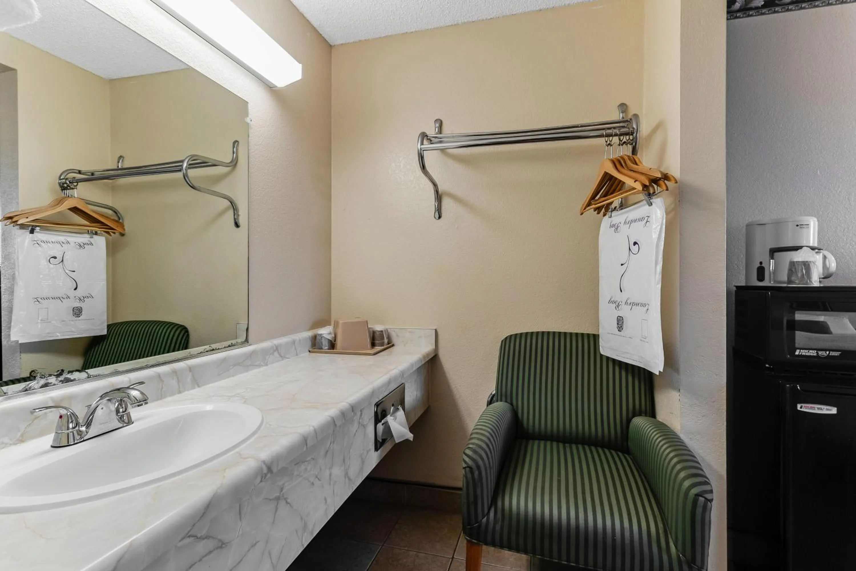 Bathroom in Knights Inn Madera