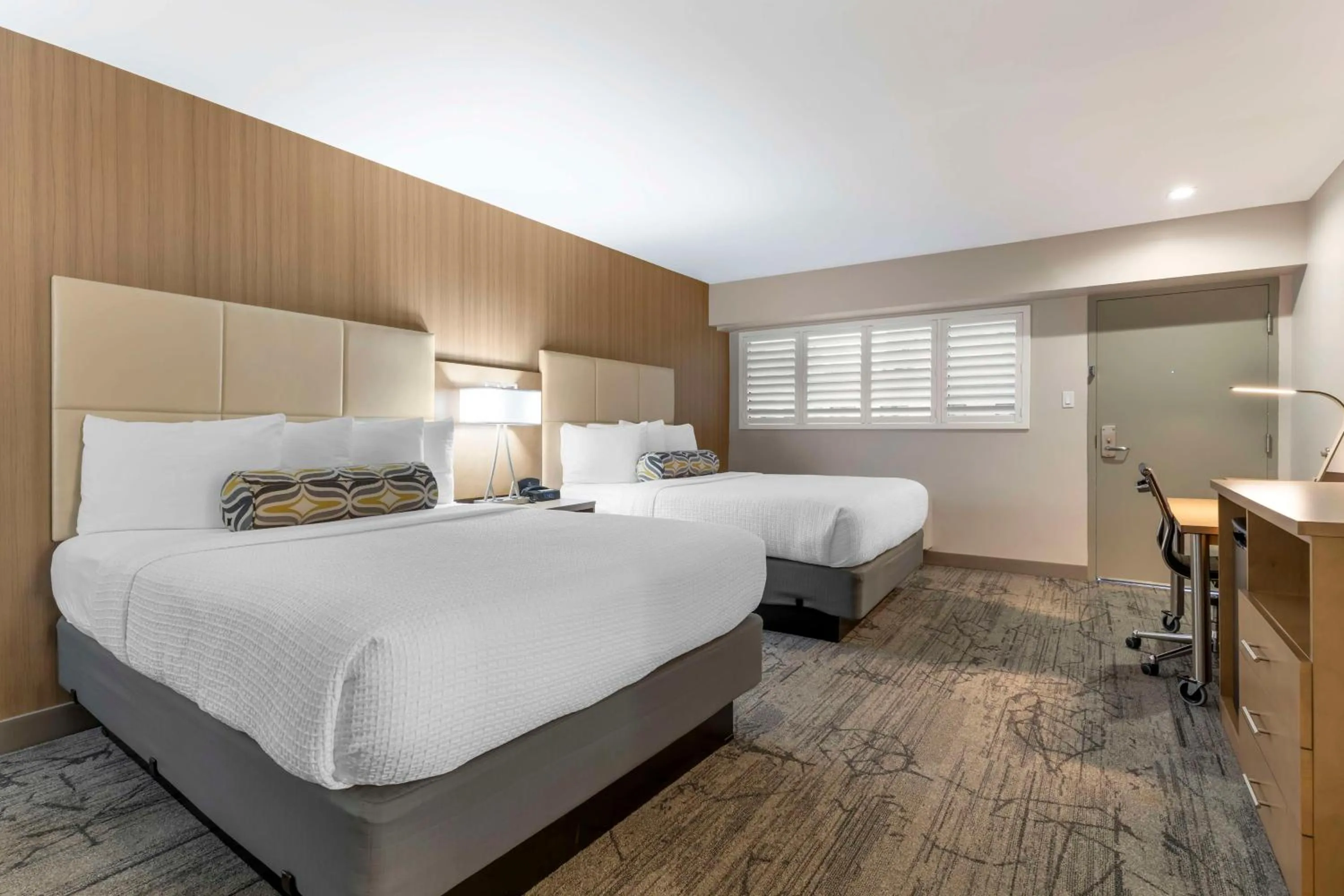 Bedroom, Bed in Best Western Red Coach Inn