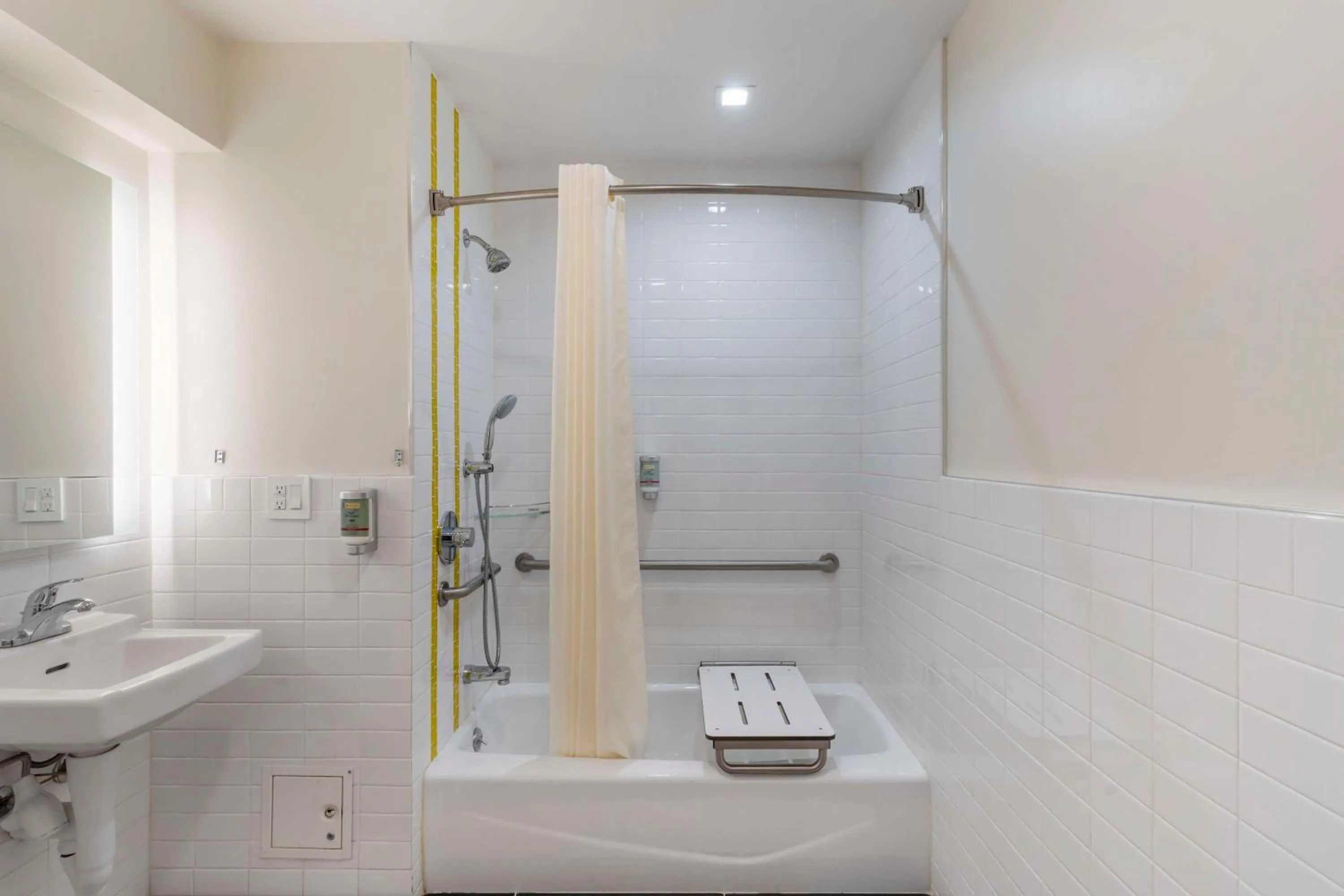 Bathroom in Best Western Red Coach Inn