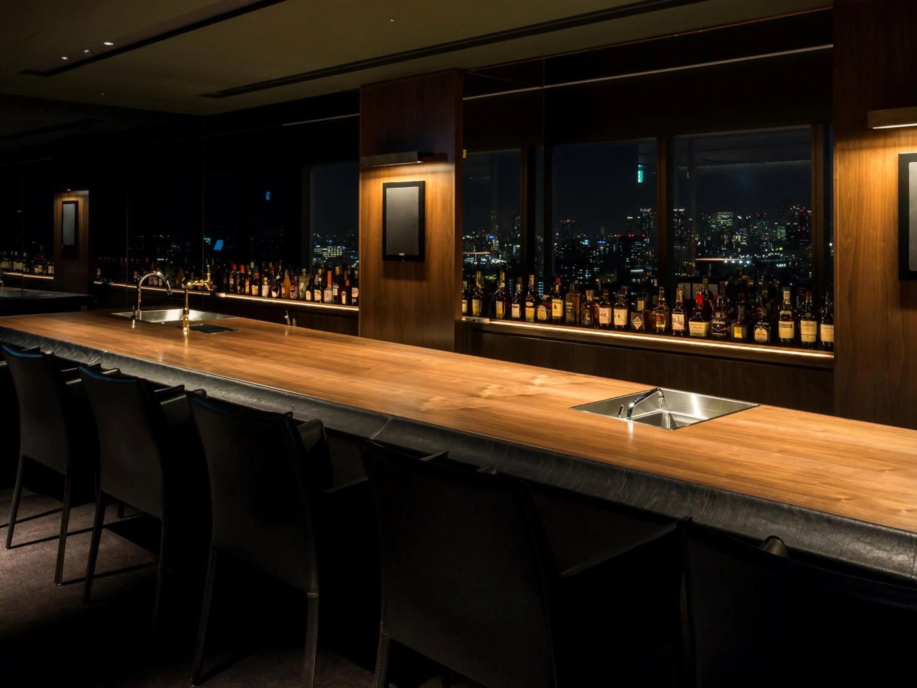 Restaurant/places to eat in Art Hotel Osaka Bay Tower