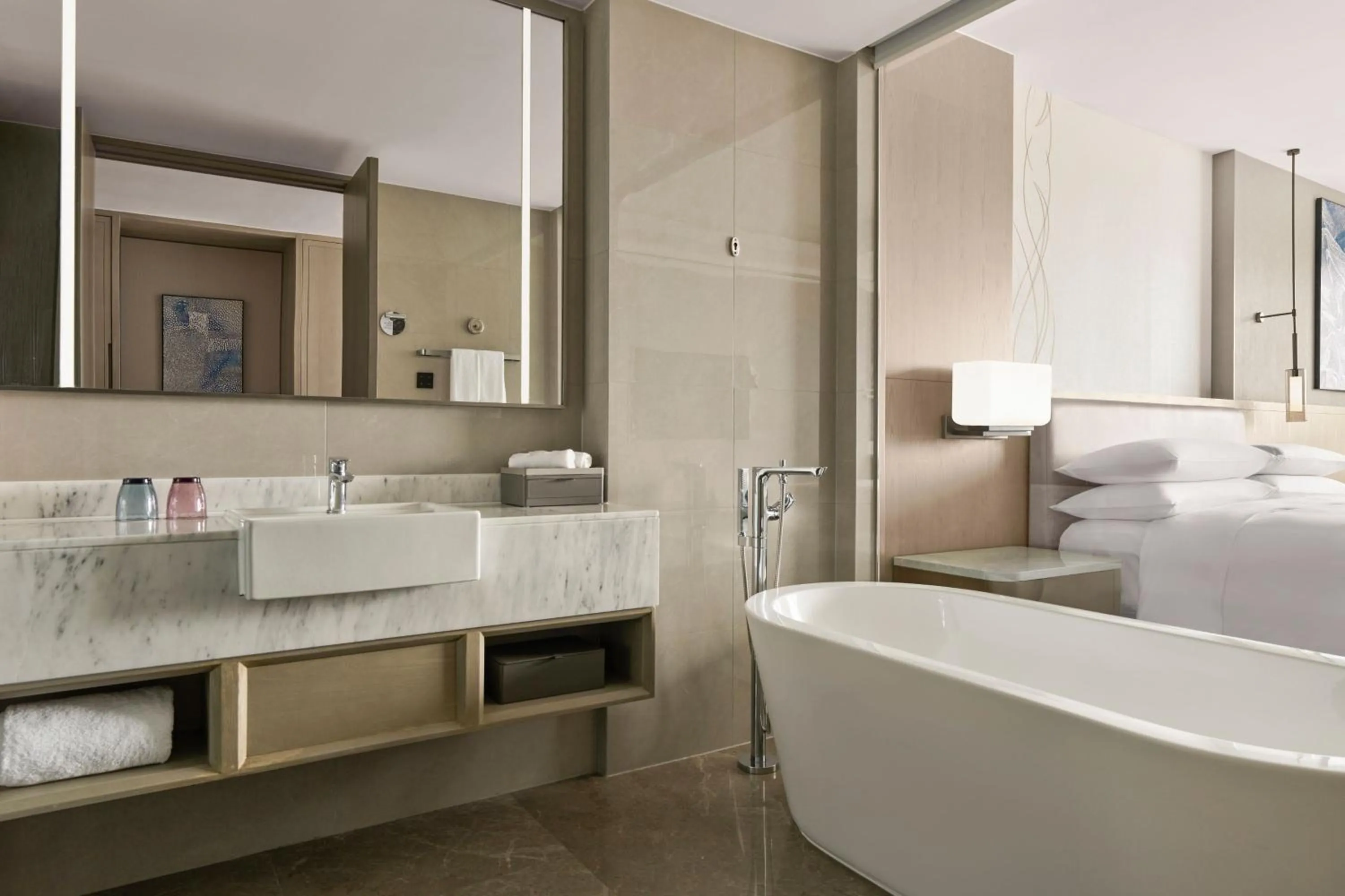 Bathroom, Bed in Shanghai Marriott Hotel Yangpu Riverside