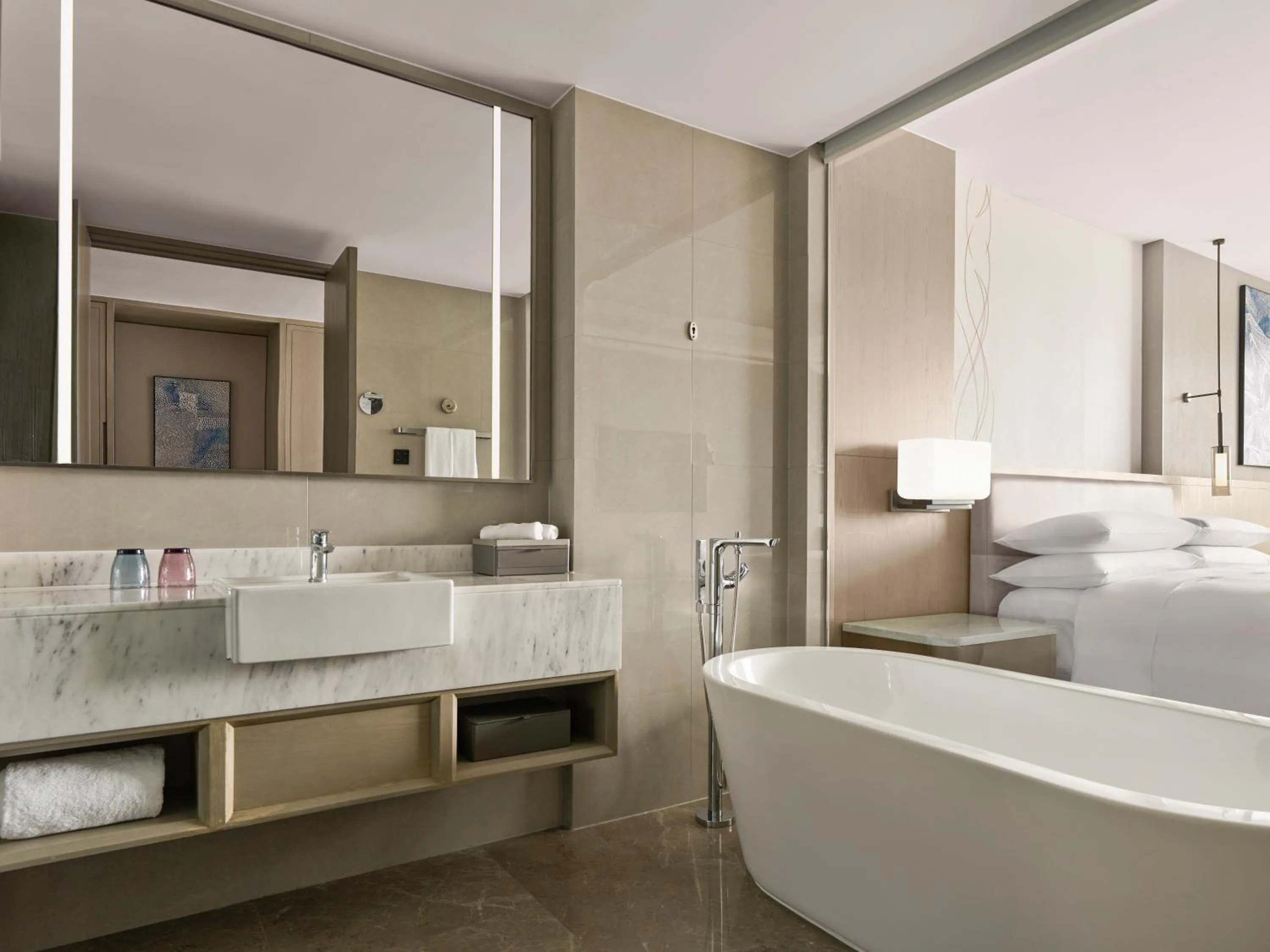 Toilet, Bed in Shanghai Marriott Hotel Yangpu Riverside