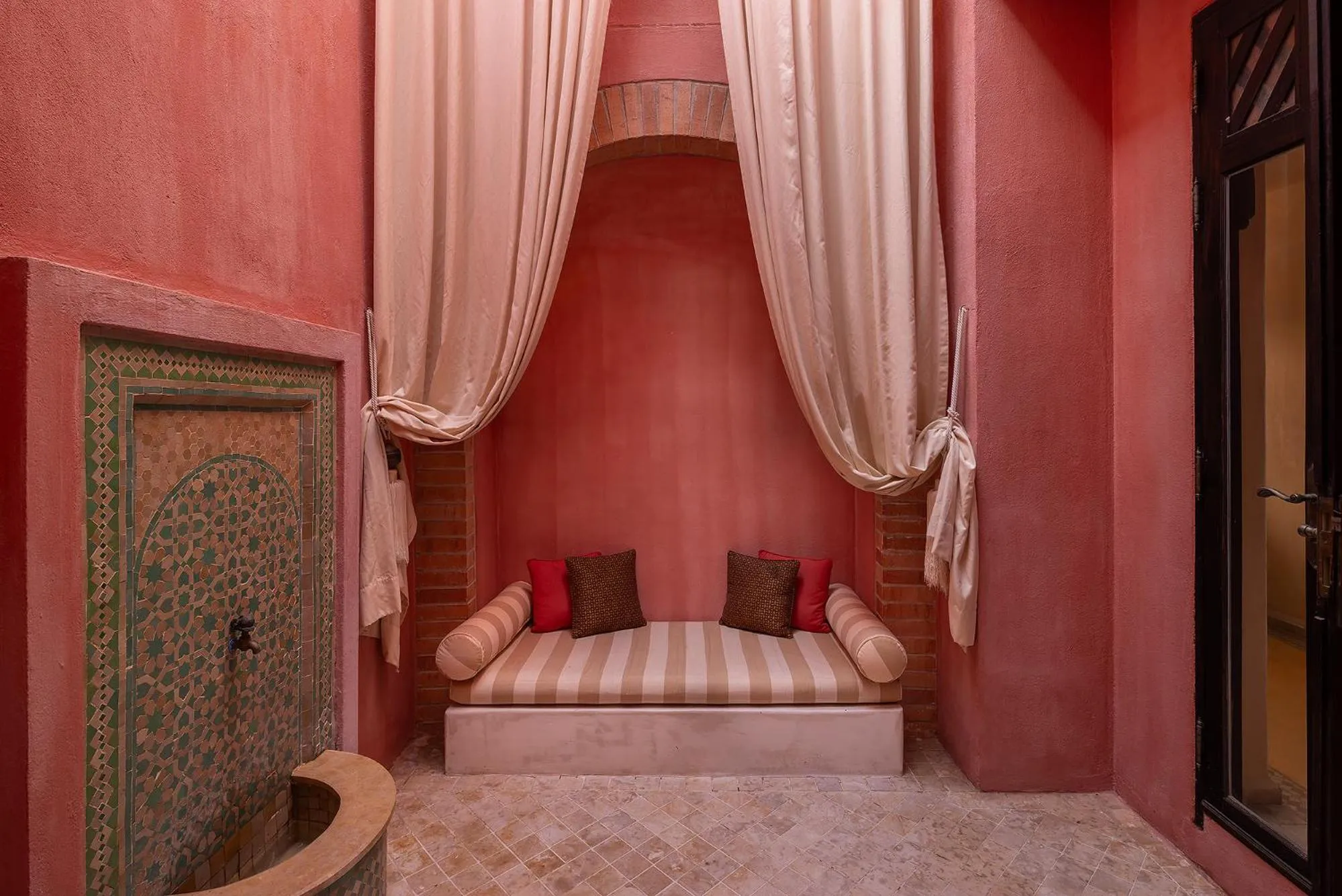 Bathroom, Bed in Villa Maroc Resort