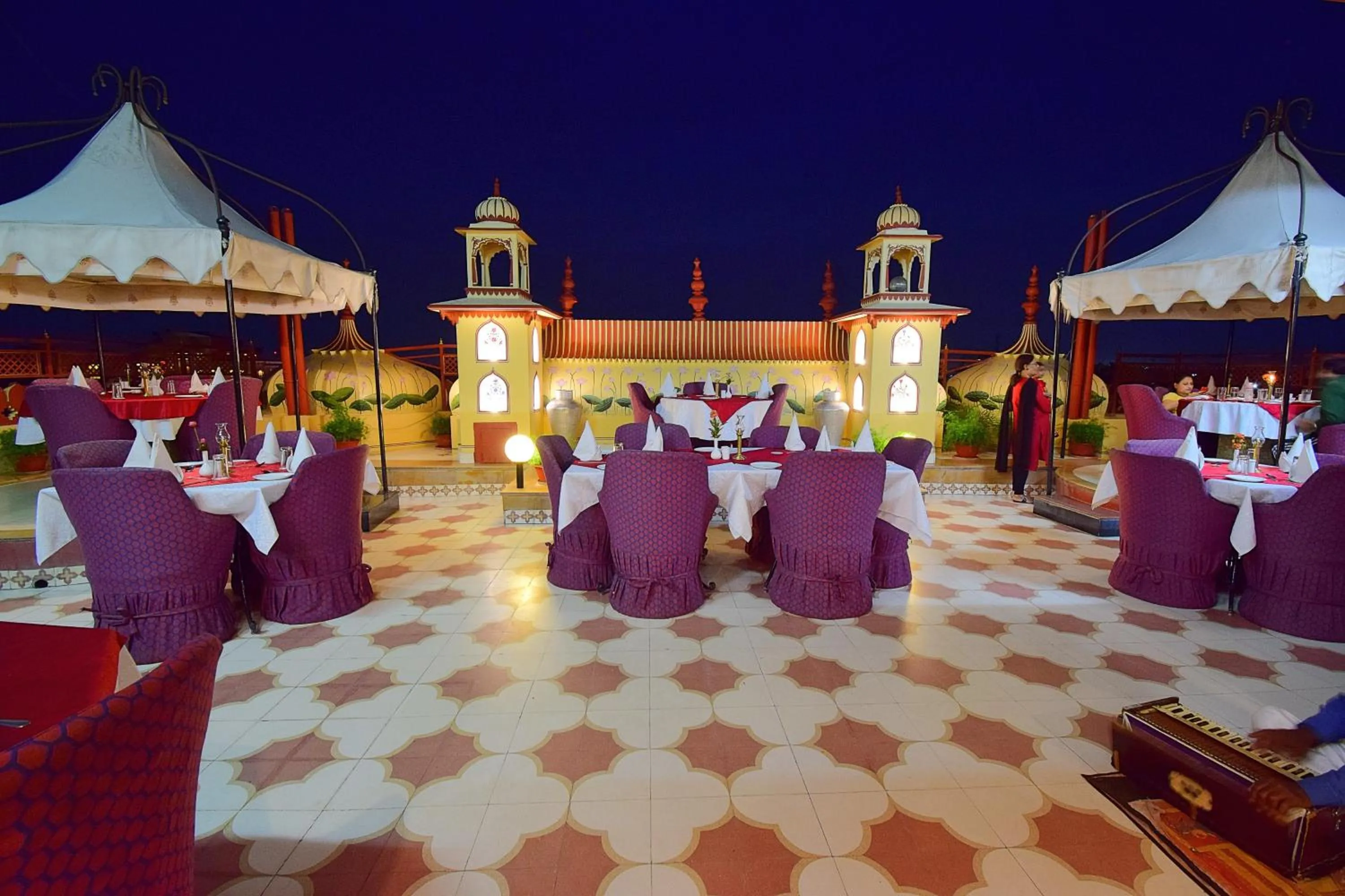 Restaurant/places to eat in Umaid Mahal - A Heritage Style Boutique Hotel