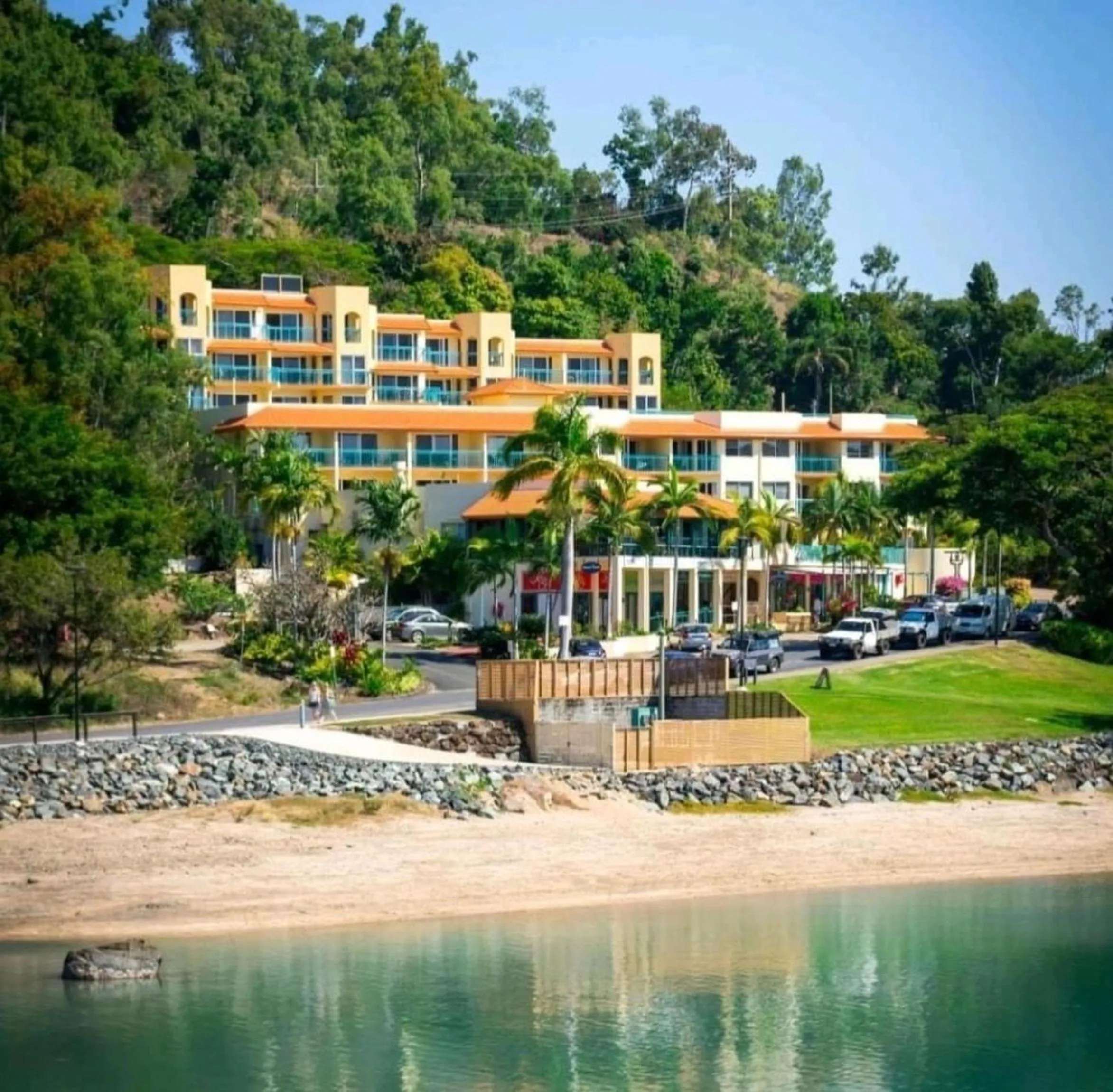 Property building in Shingley Beach Resort - Whitsundays