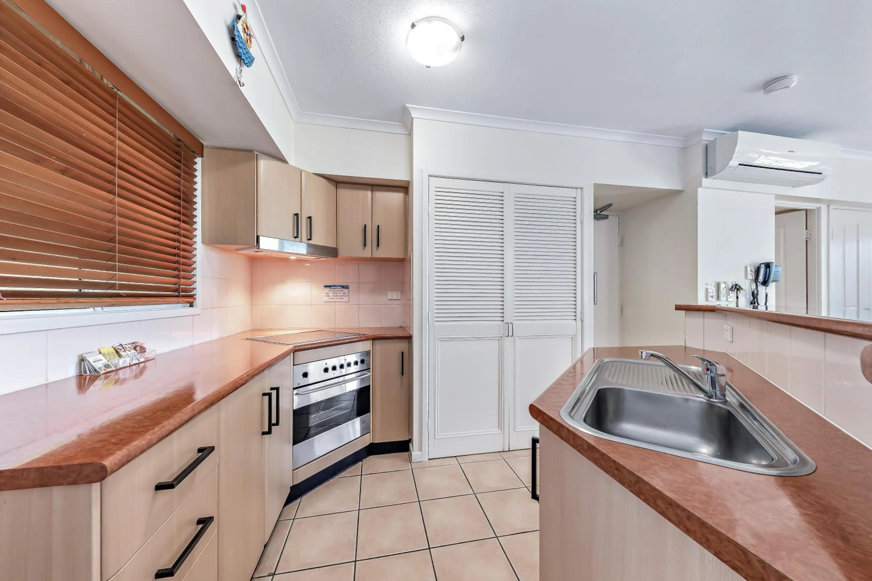 Kitchen or kitchenette in Shingley Beach Resort - Whitsundays