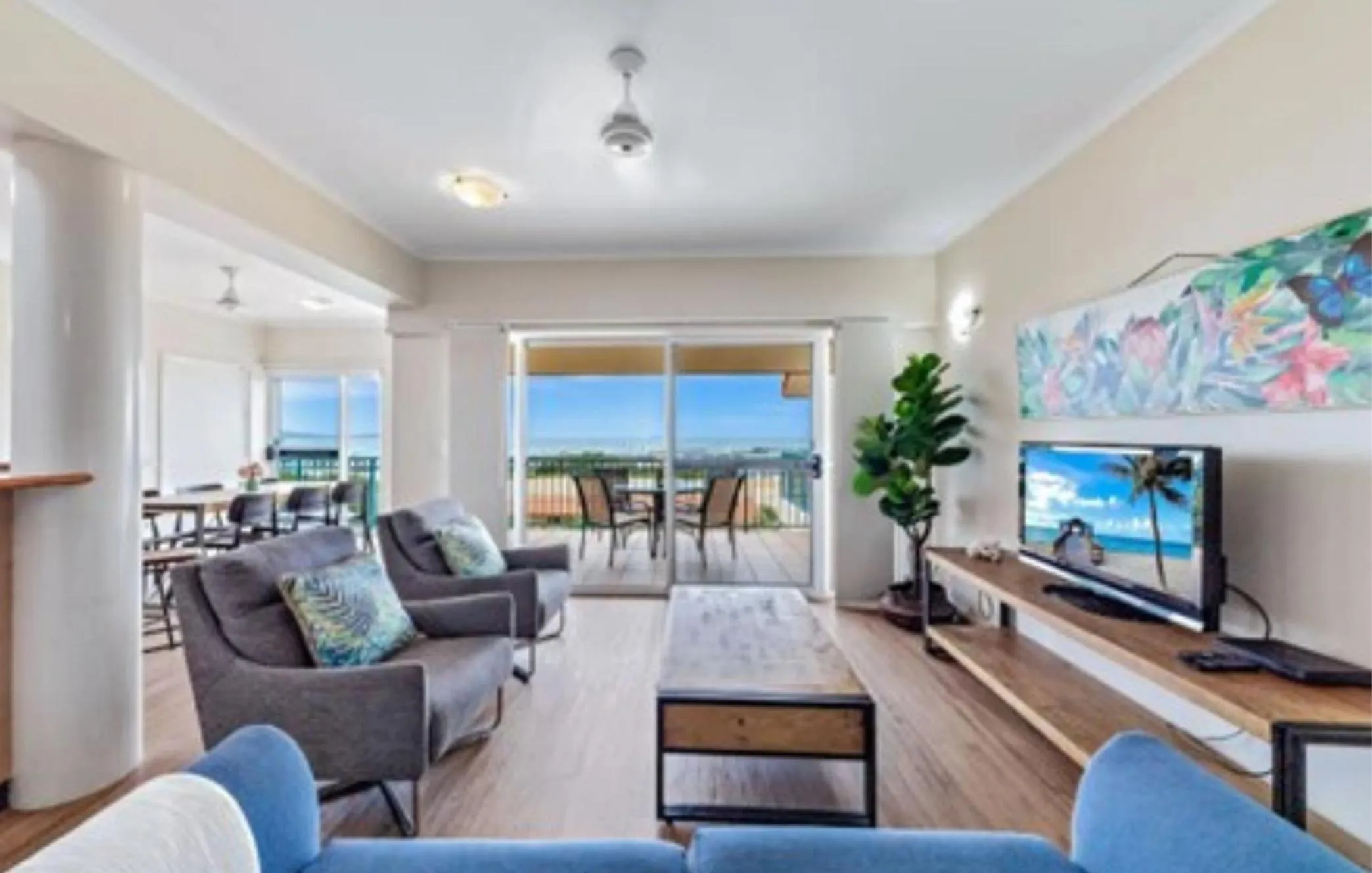 TV and multimedia in Shingley Beach Resort - Whitsundays