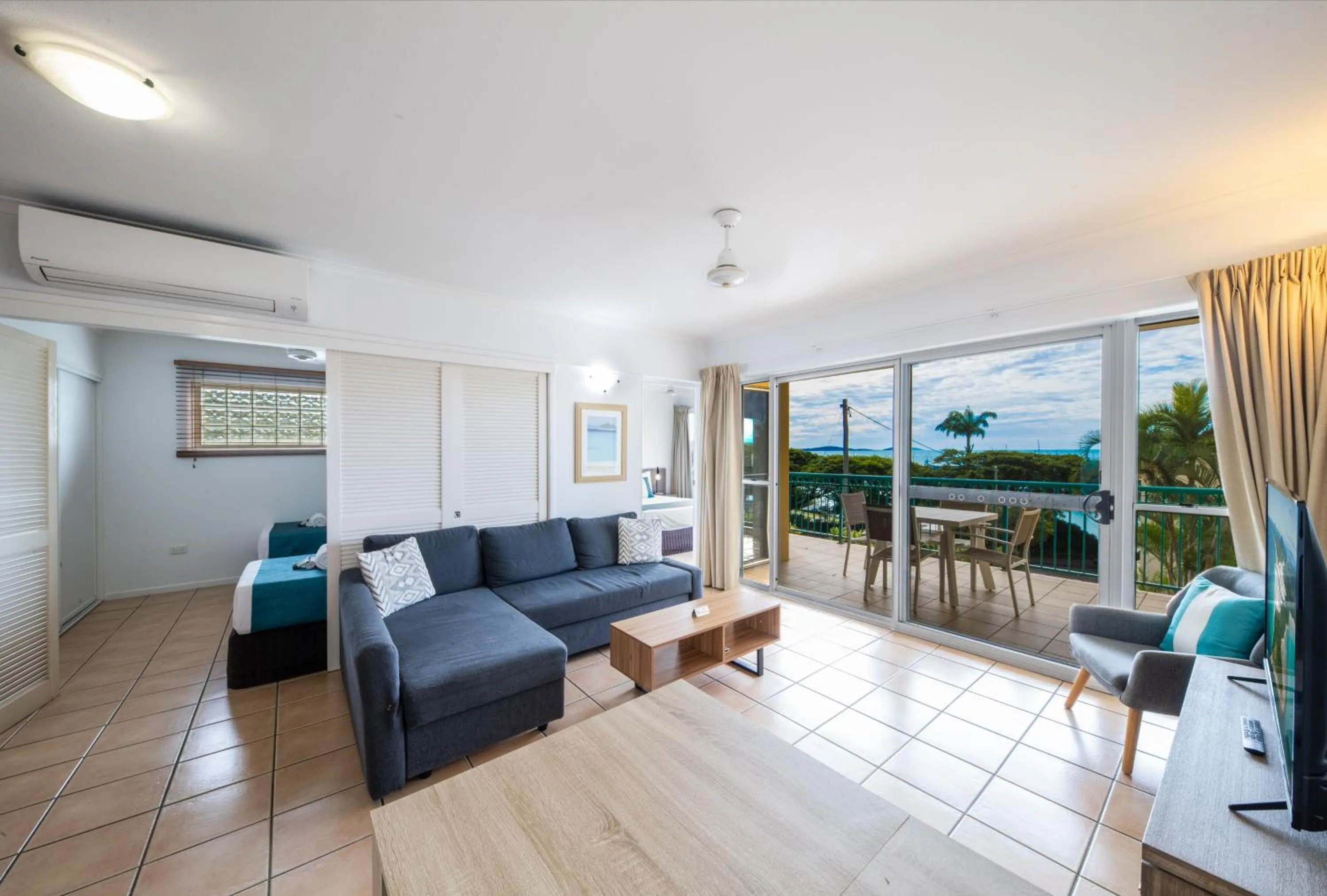 TV and multimedia in Shingley Beach Resort - Whitsundays