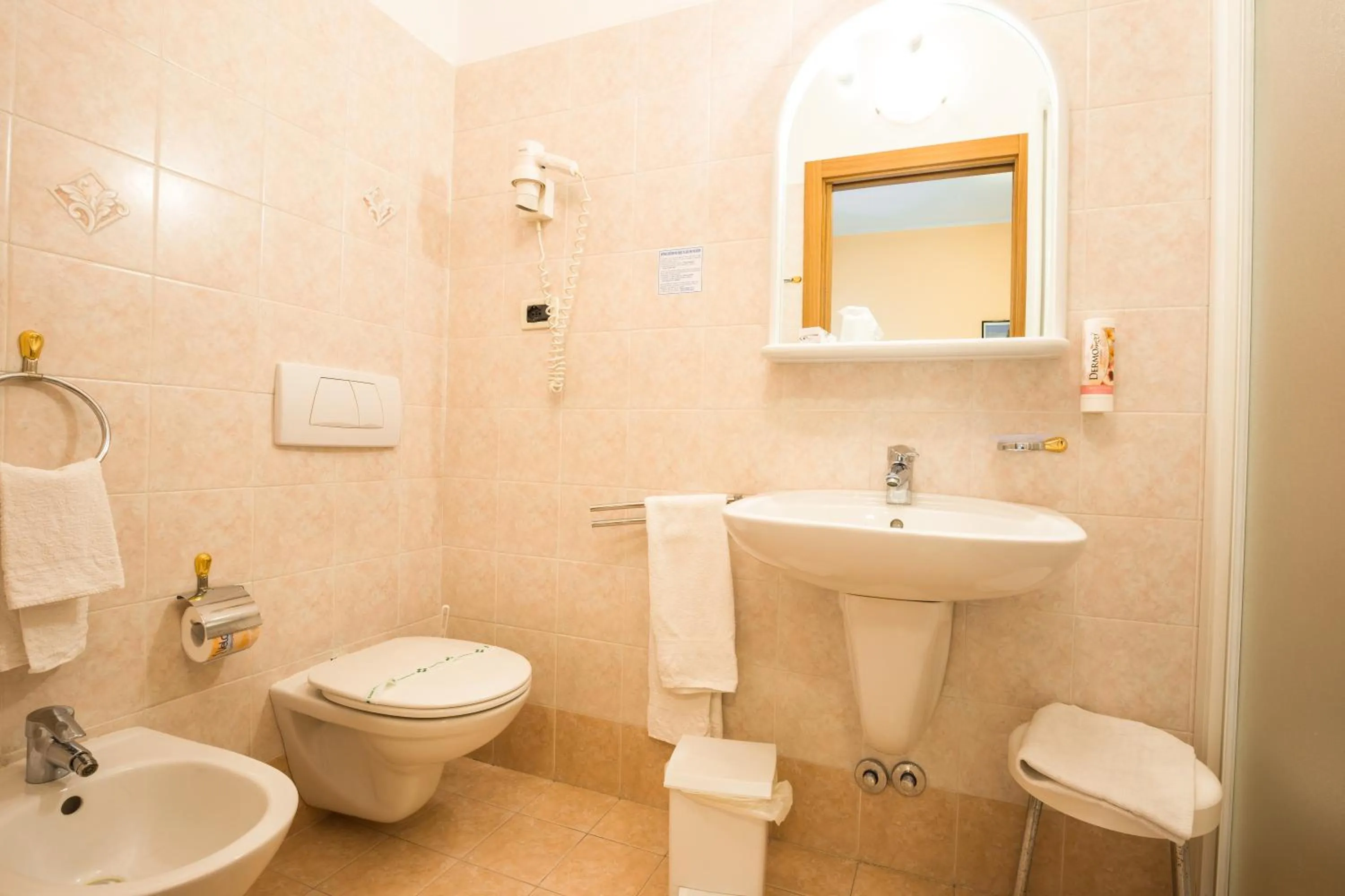 Bathroom in Albergo Maggiorina